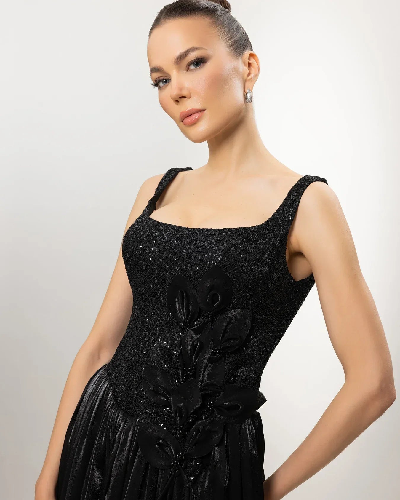 26086-Askılı Çiçek Detaylı Kloş Uzun Abiye Elbise - Kenzel