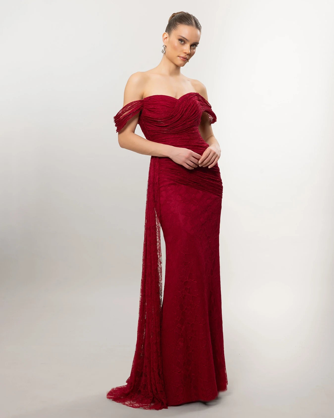 26100-Düşük Omuz Drape Detaylı Dantel Balık Abiye Elbise