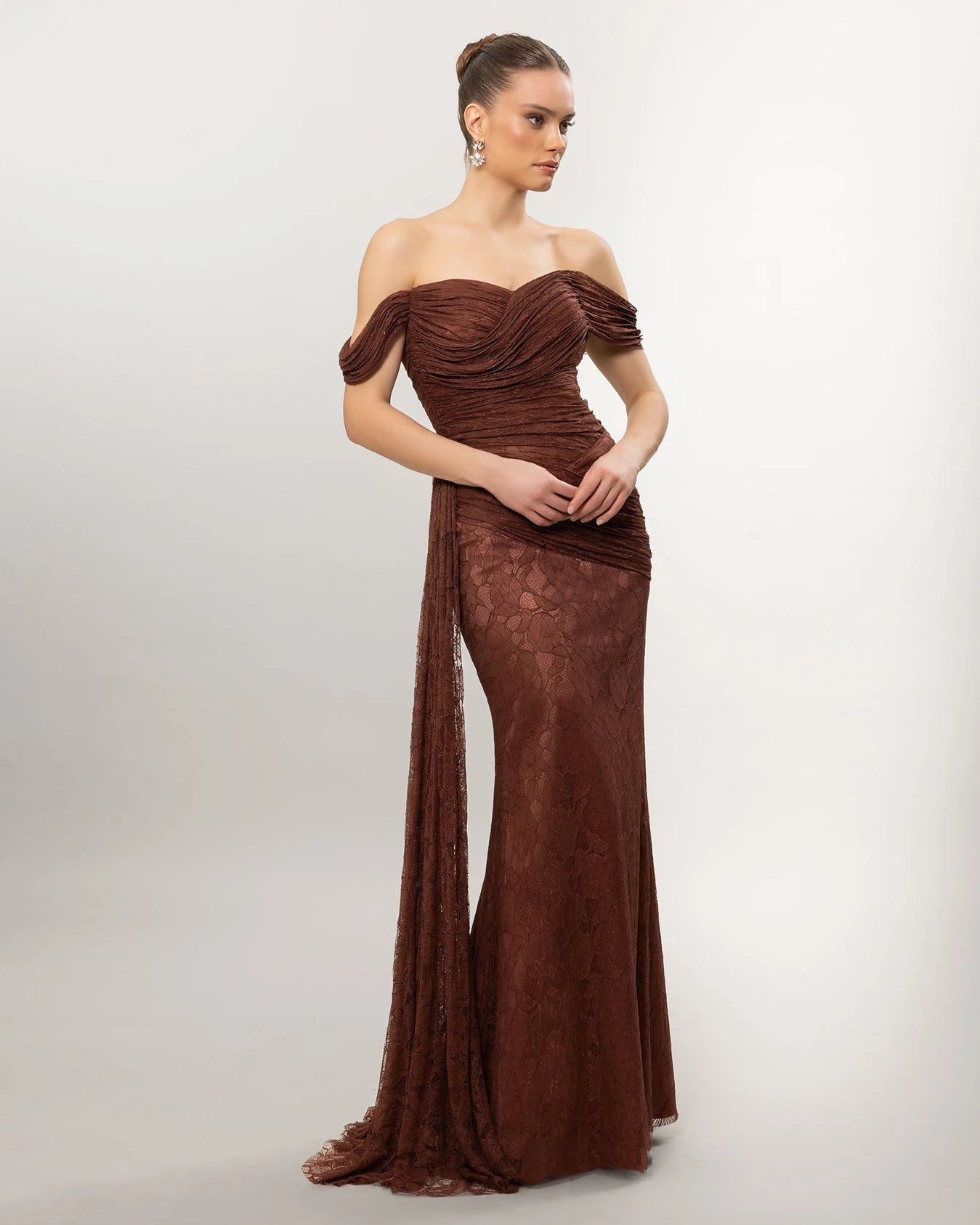 26100-Düşük Omuz Drape Detaylı Dantel Balık Abiye Elbise