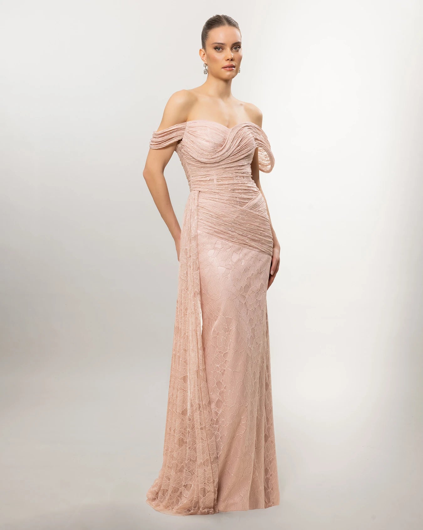 26100-Düşük Omuz Drape Detaylı Dantel Balık Abiye Elbise