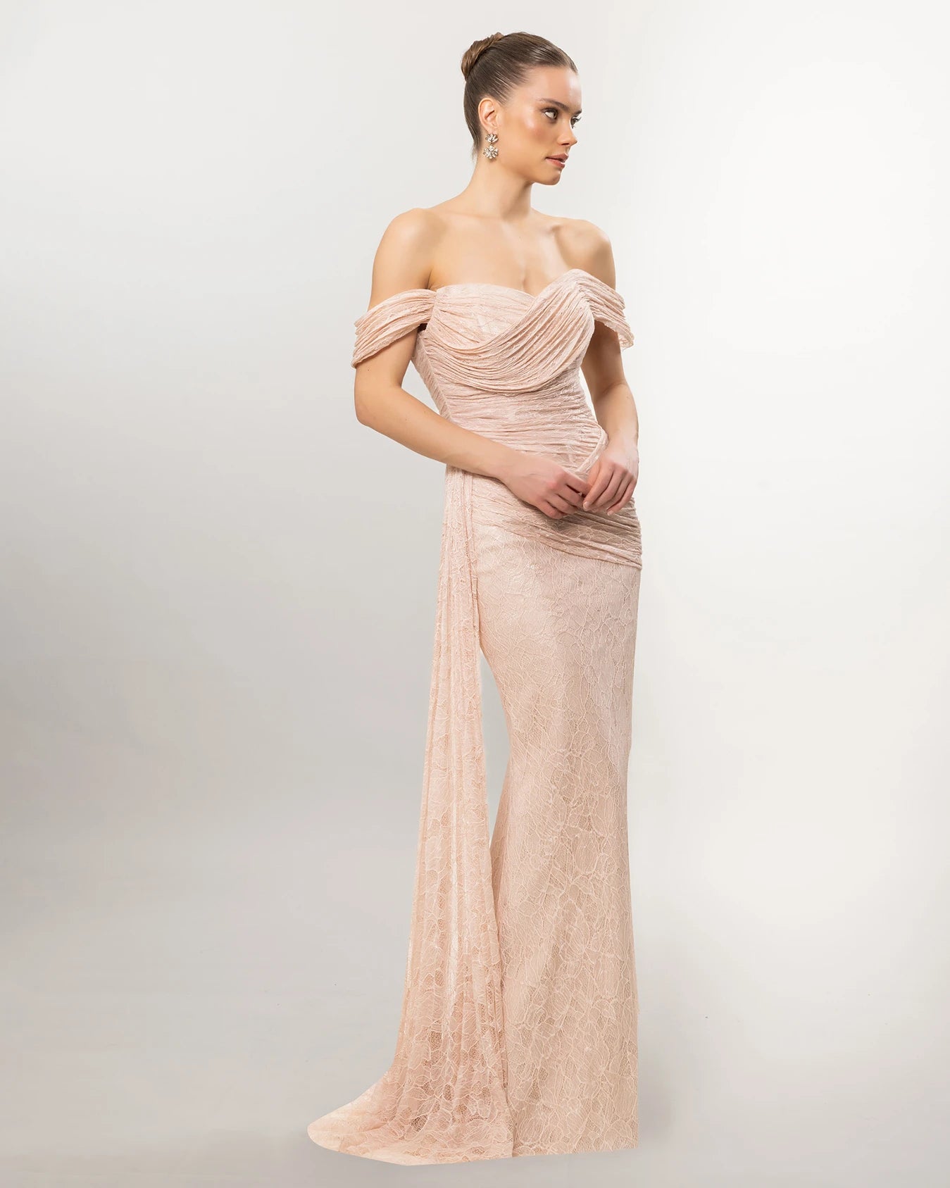 26100-Düşük Omuz Drape Detaylı Dantel Balık Abiye Elbise