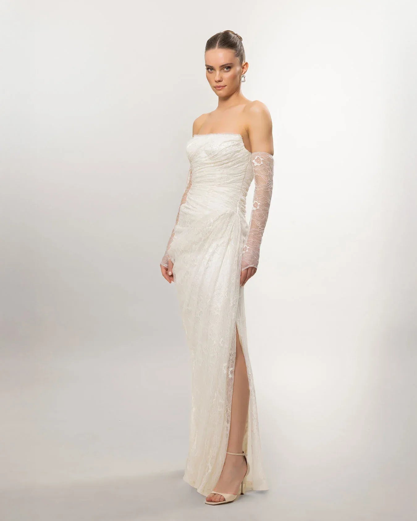 26101-Straplez Uzun Kol Dantelli Uzun Abiye Elbise - Kenzel