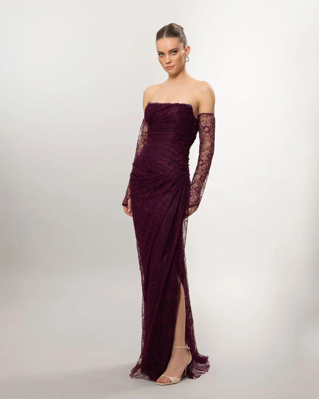 26101-Straplez Uzun Kol Dantelli Uzun Abiye Elbise - Kenzel