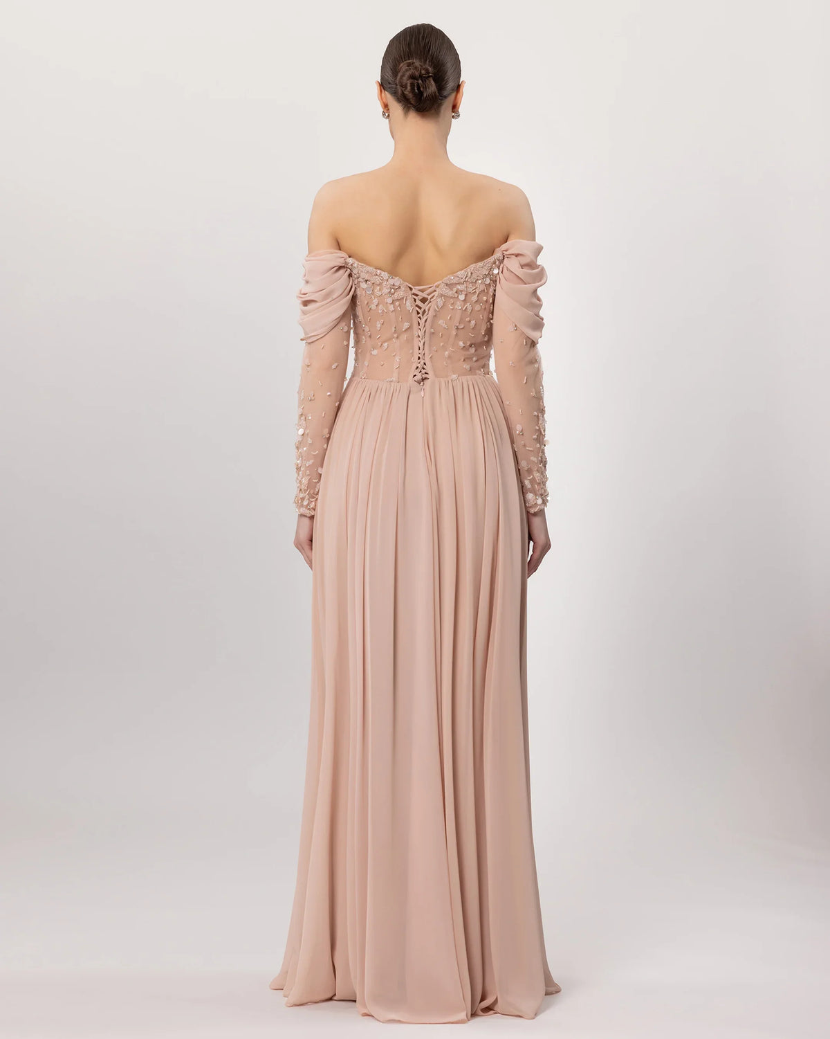 26103-Düşük Omuzlu İşlemeli Uzun Abiye Elbise