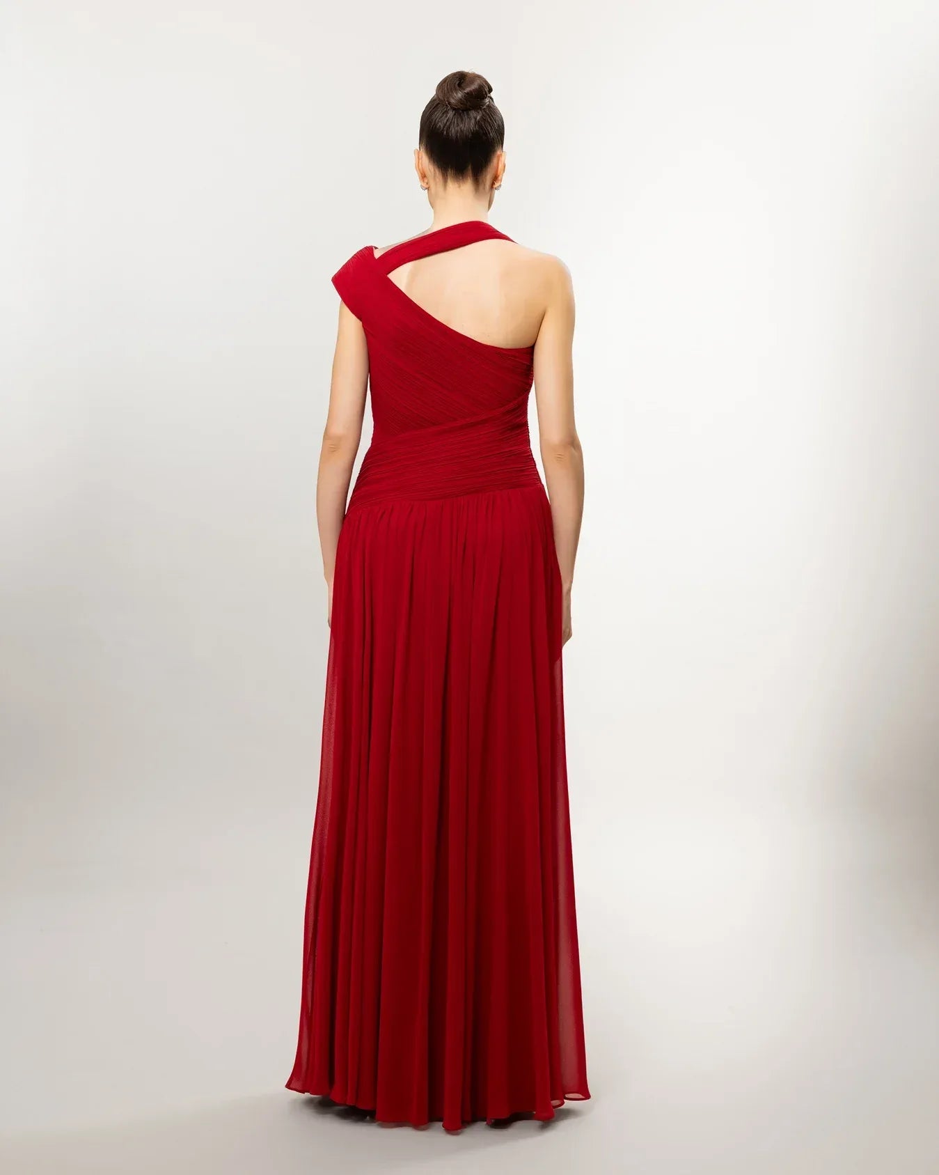 26119-Asimetrik Yaka Piliseli Uzun Abiye Elbise - Kenzel