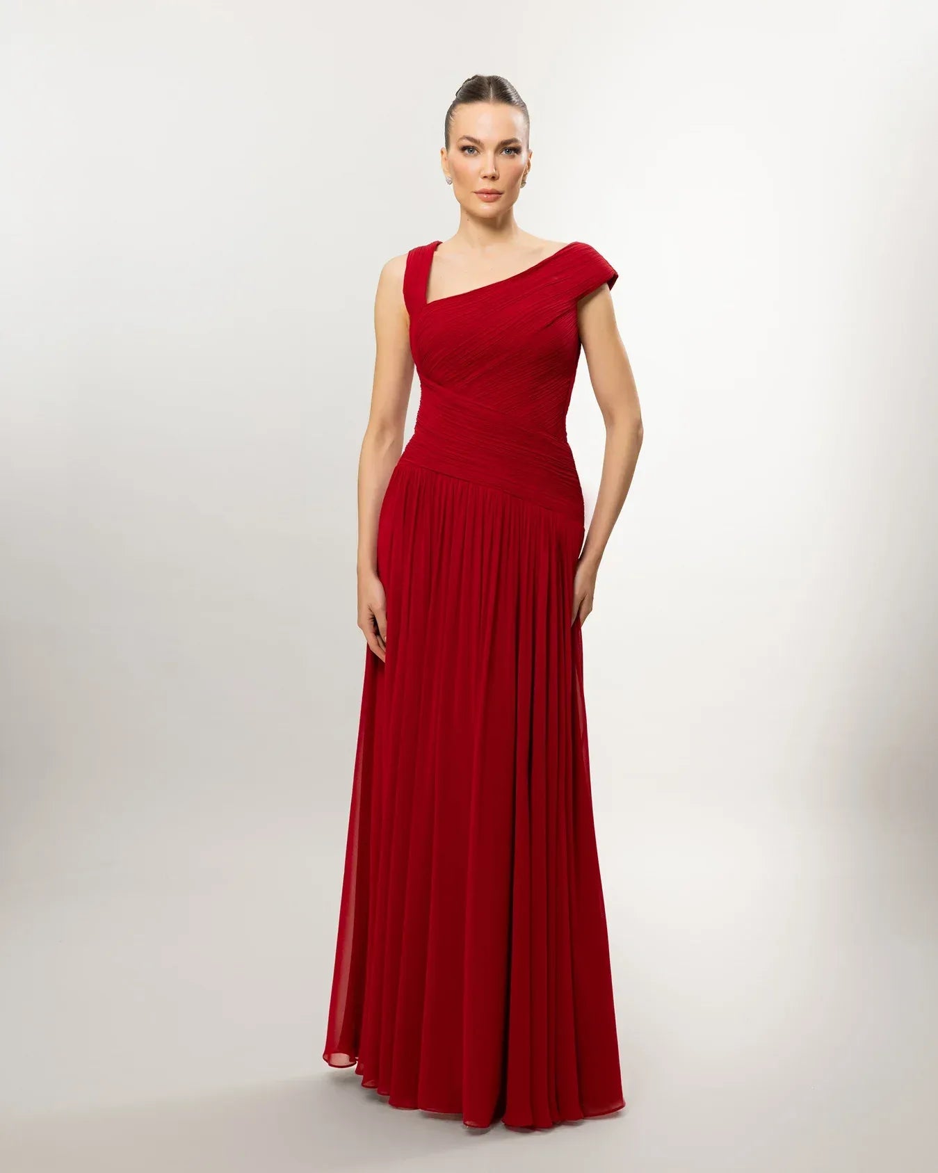 26119-Asimetrik Yaka Piliseli Uzun Abiye Elbise - Kenzel