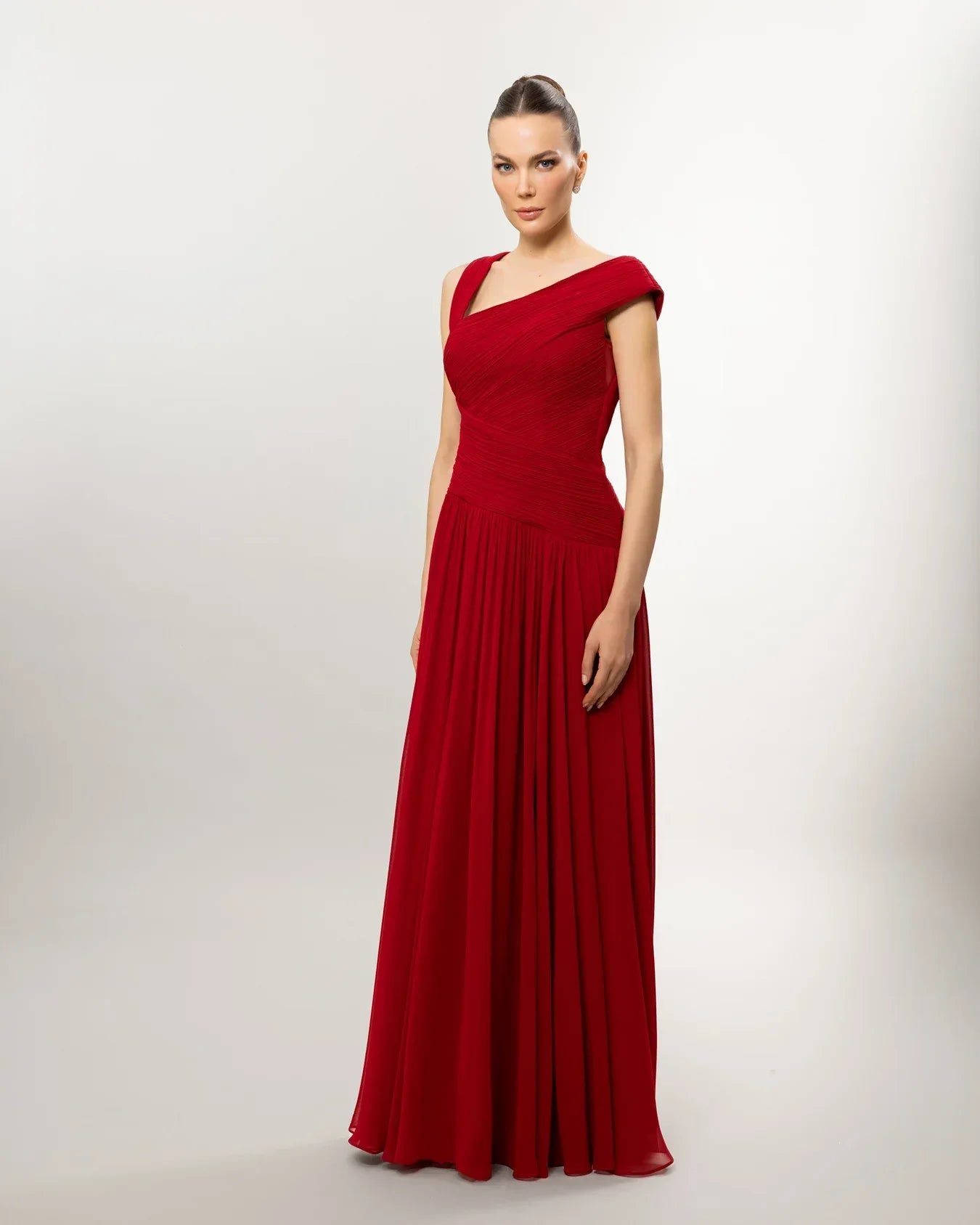 26119-Asimetrik Yaka Piliseli Uzun Abiye Elbise - Kenzel