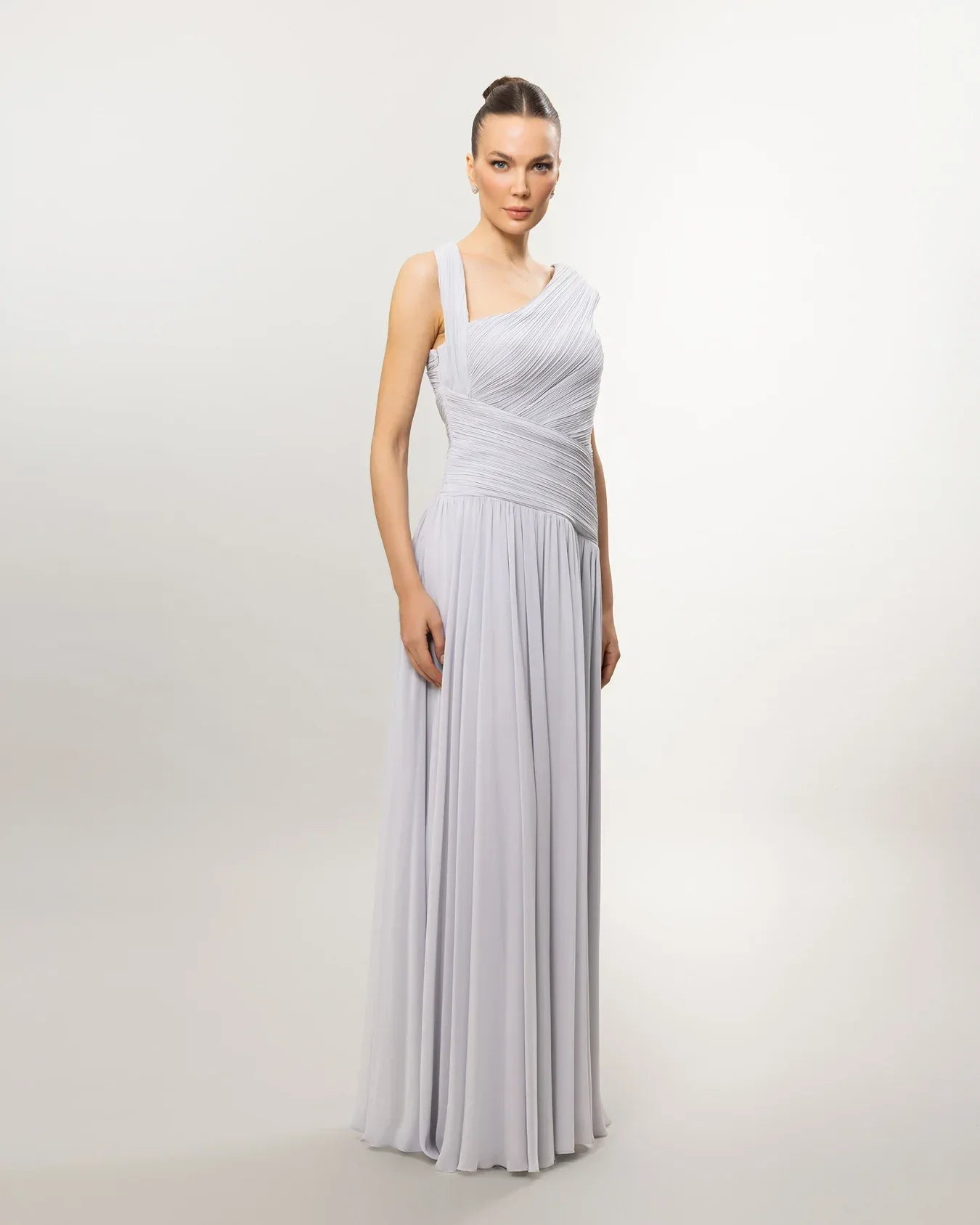 26119-Asimetrik Yaka Piliseli Uzun Abiye Elbise - Kenzel