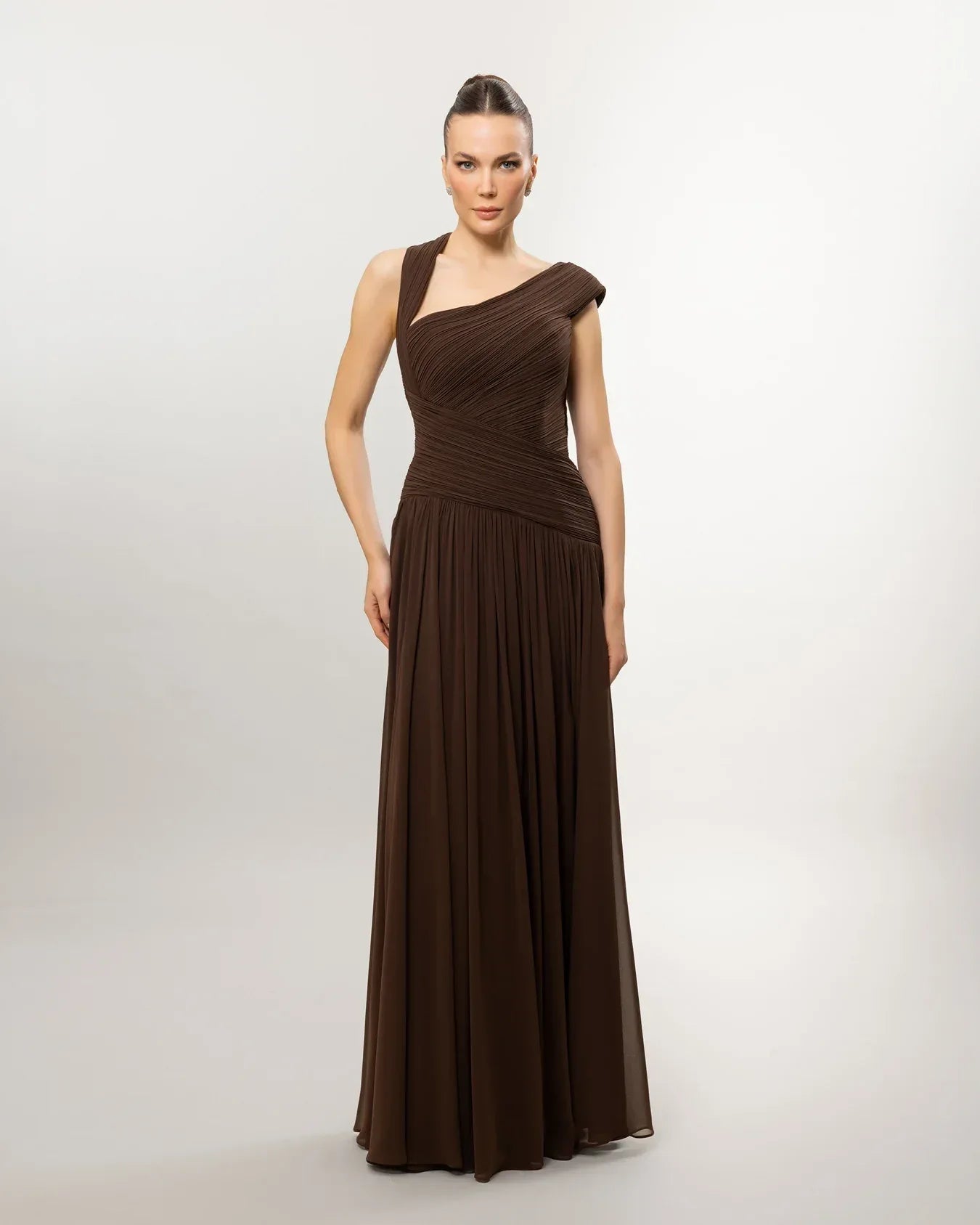 26119-Asimetrik Yaka Piliseli Uzun Abiye Elbise - Kenzel