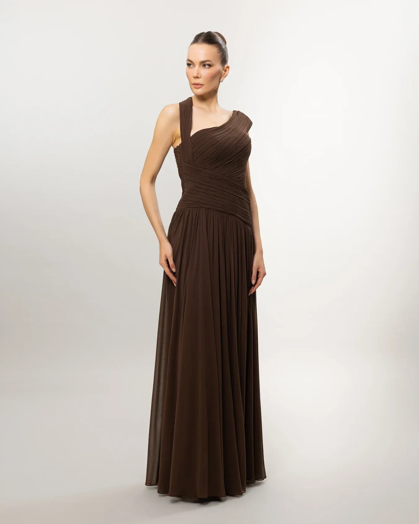 26119-Asimetrik Yaka Piliseli Uzun Abiye Elbise - Kenzel