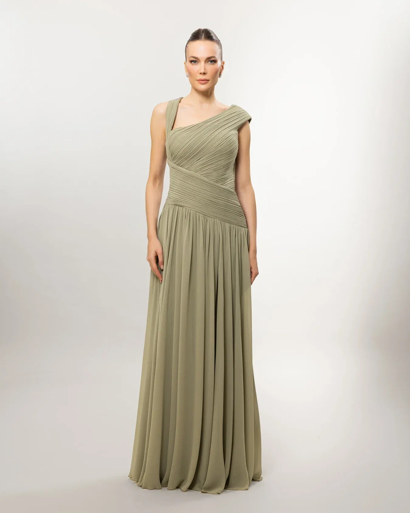 26119-Asimetrik Yaka Piliseli Uzun Abiye Elbise - Kenzel