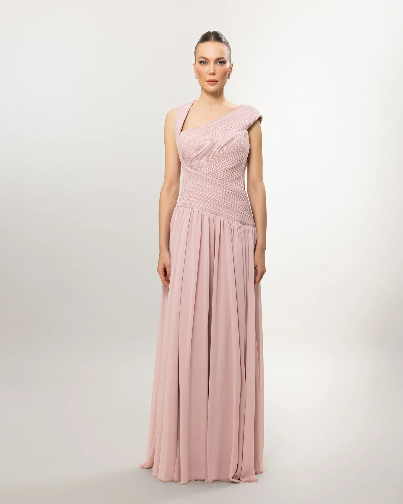 26119-Asimetrik Yaka Piliseli Uzun Abiye Elbise - Kenzel