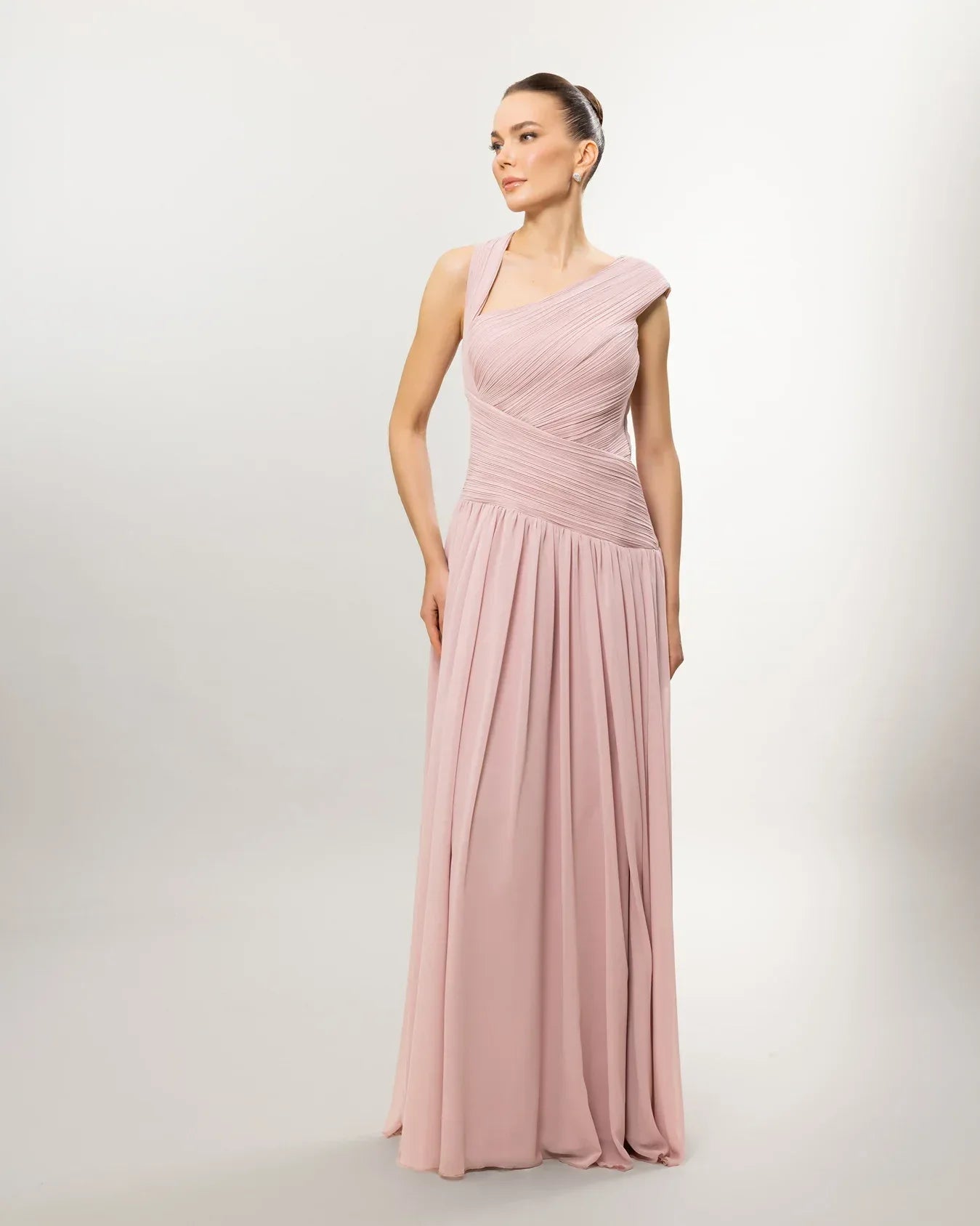 26119-Asimetrik Yaka Piliseli Uzun Abiye Elbise - Kenzel