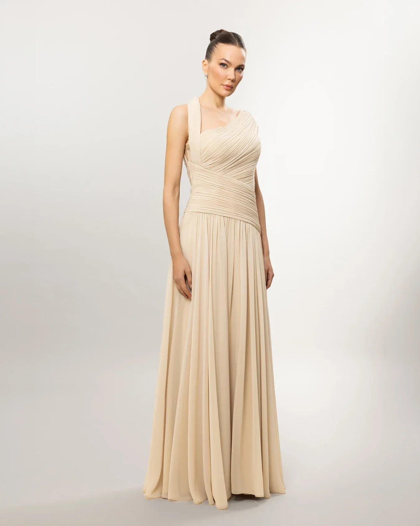 26119-Asimetrik Yaka Piliseli Uzun Abiye Elbise - Kenzel