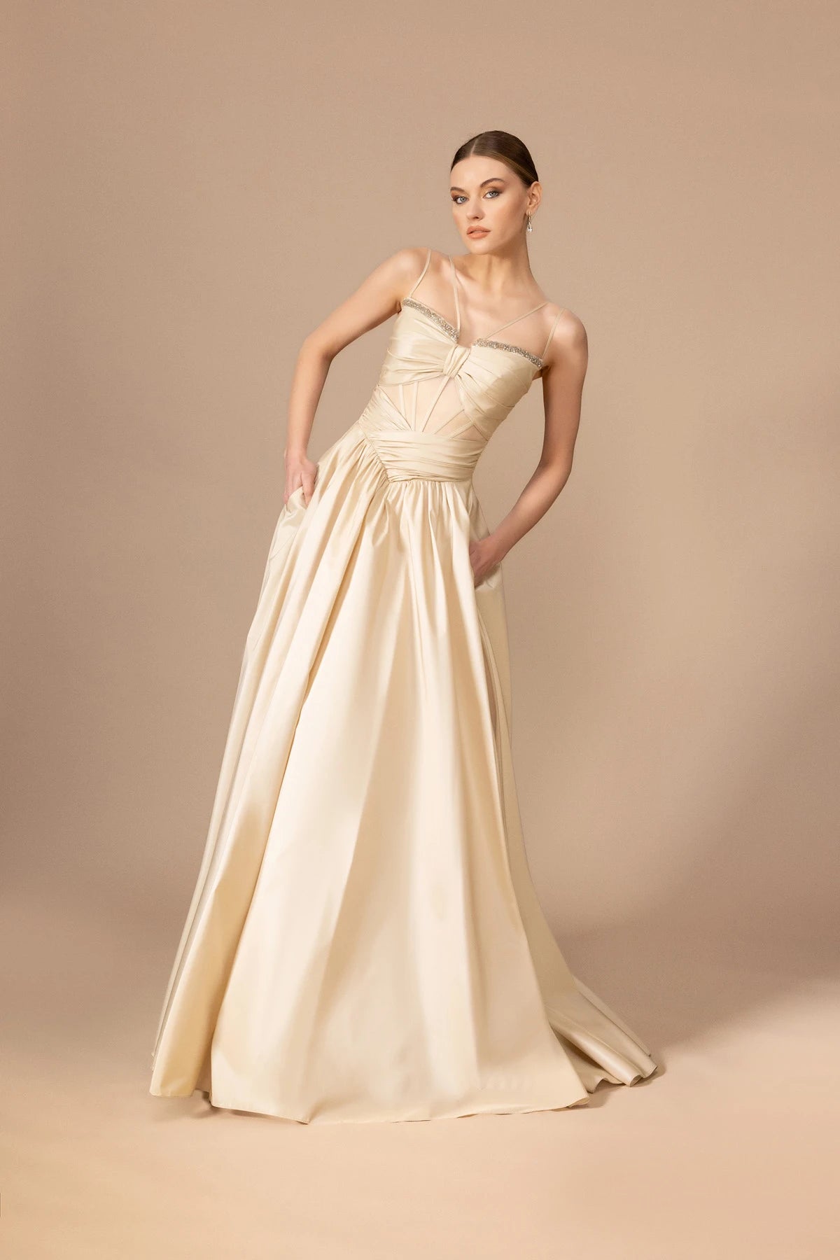 7001-Transparan Detaylı Uzun Elbise