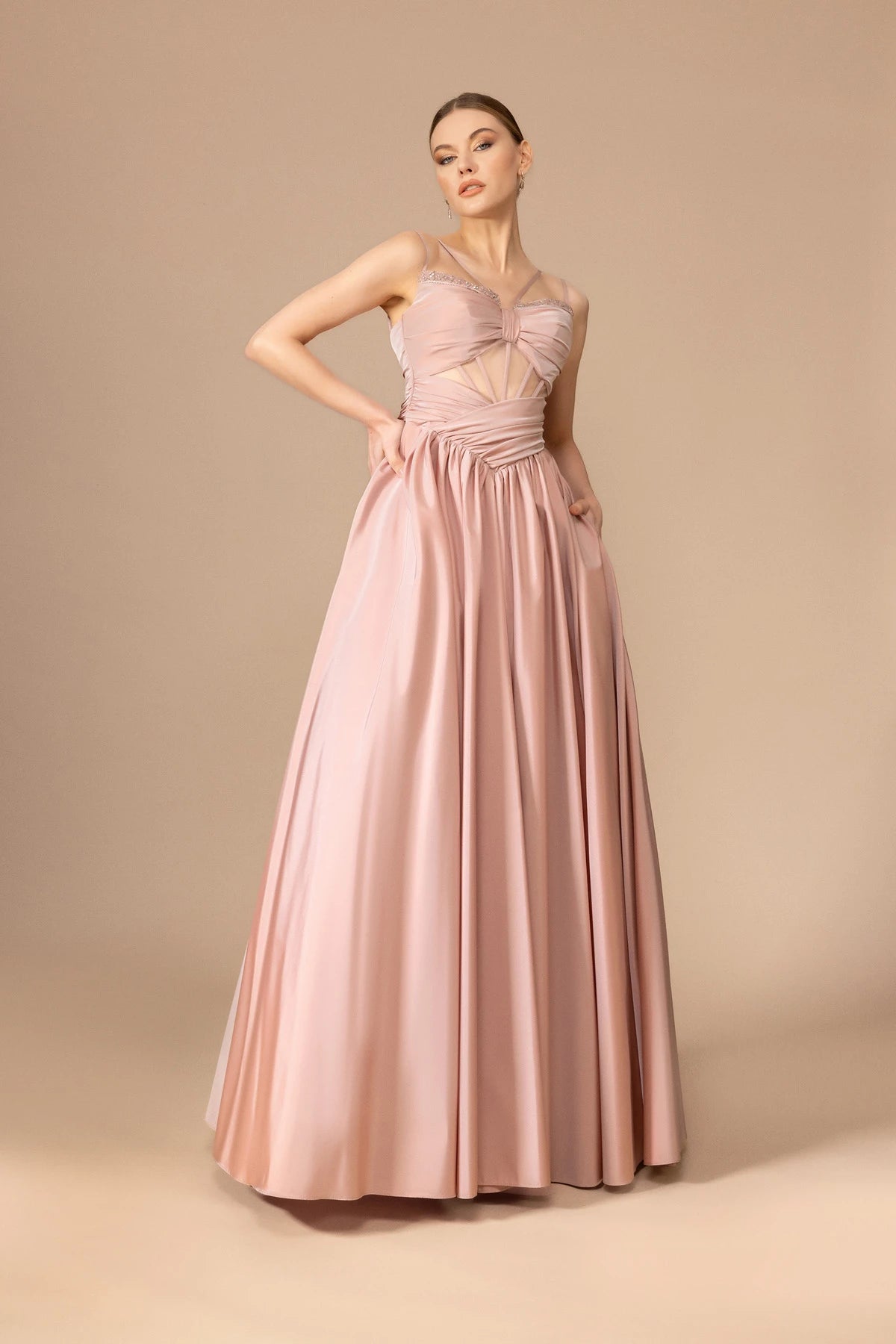 7001-Transparan Detaylı Uzun Elbise