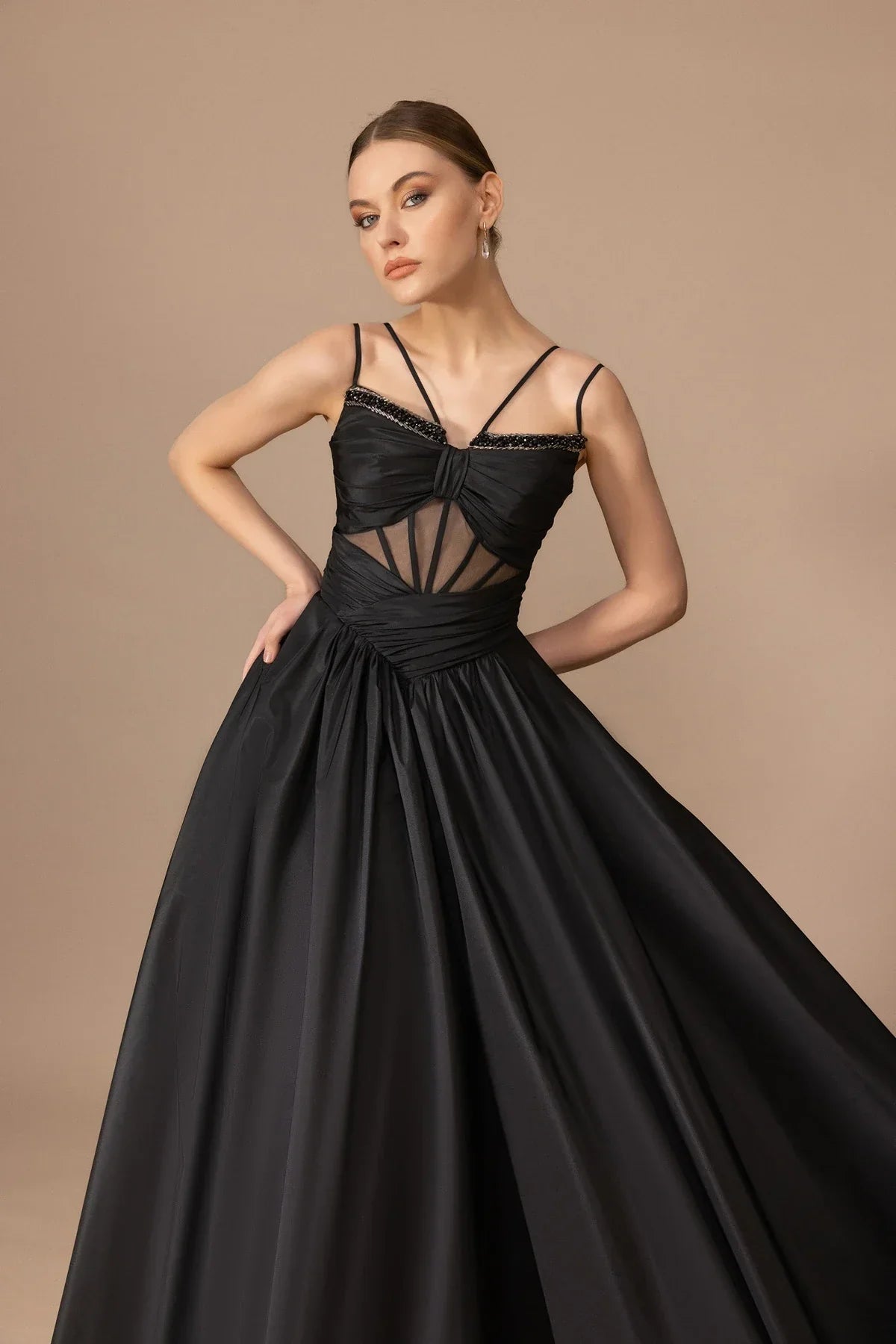 7001-Transparan Detaylı Uzun Elbise