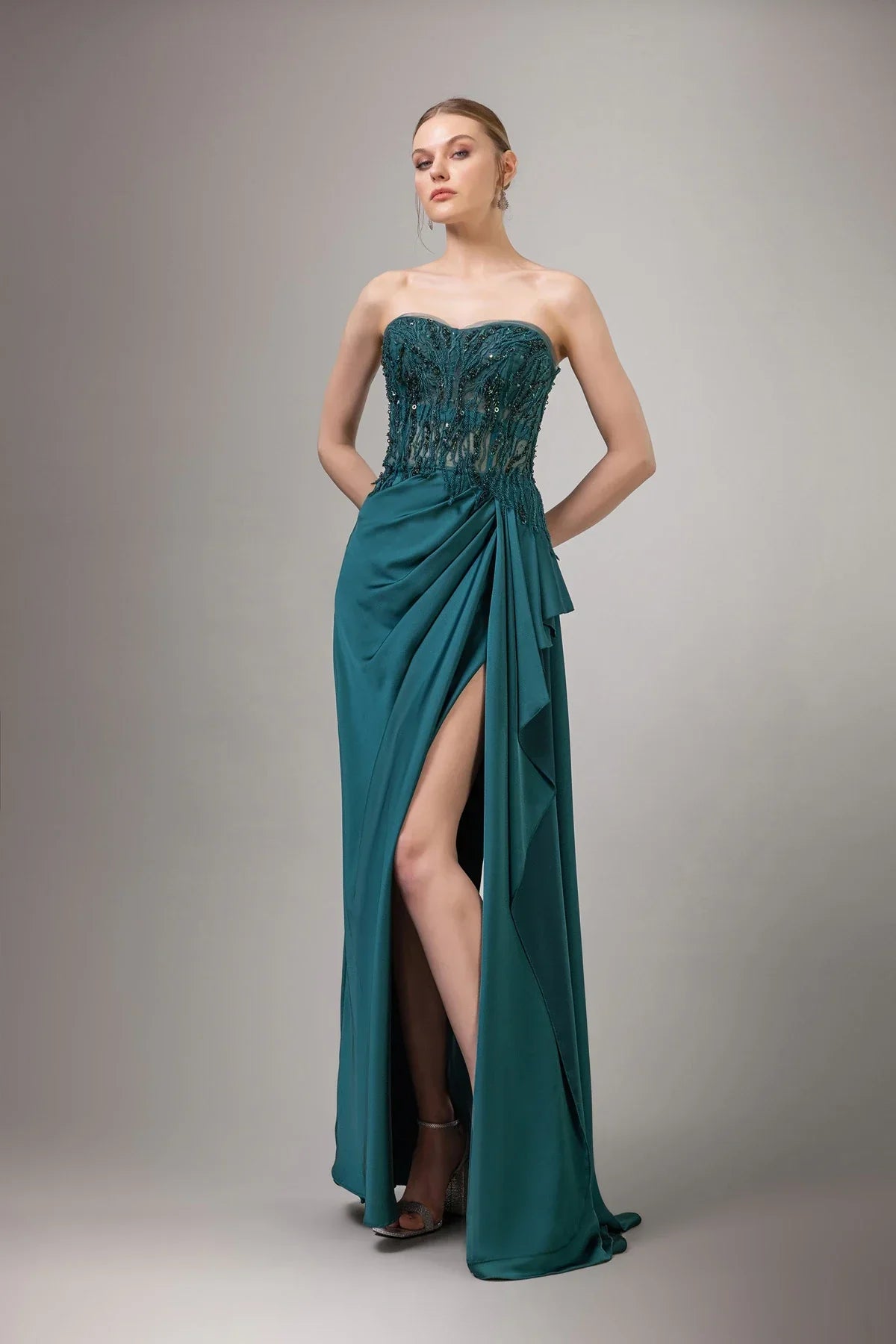 Straplez Yaka Derin Yırtmaç Uzun Elbise 7003