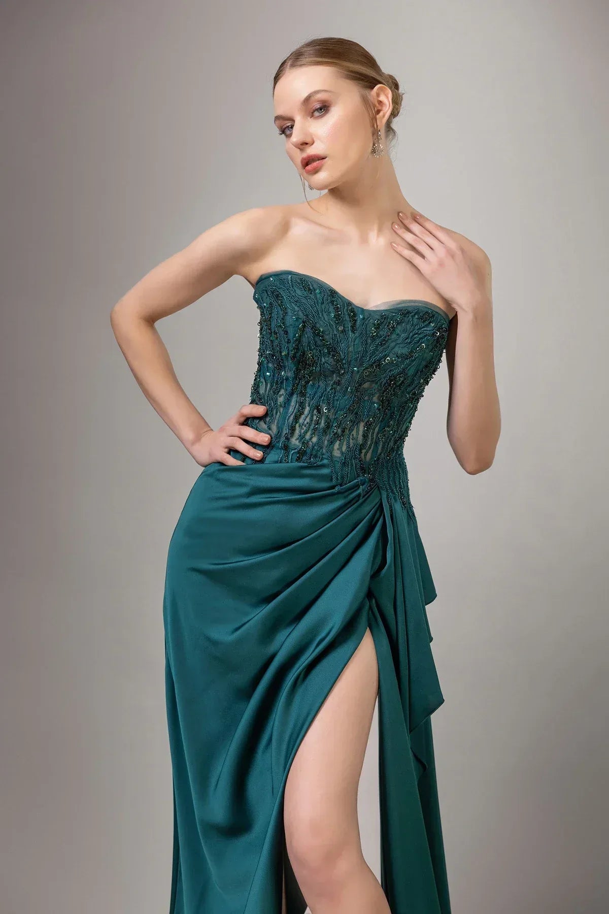 Straplez Yaka Derin Yırtmaç Uzun Elbise 7003 - Kenzel