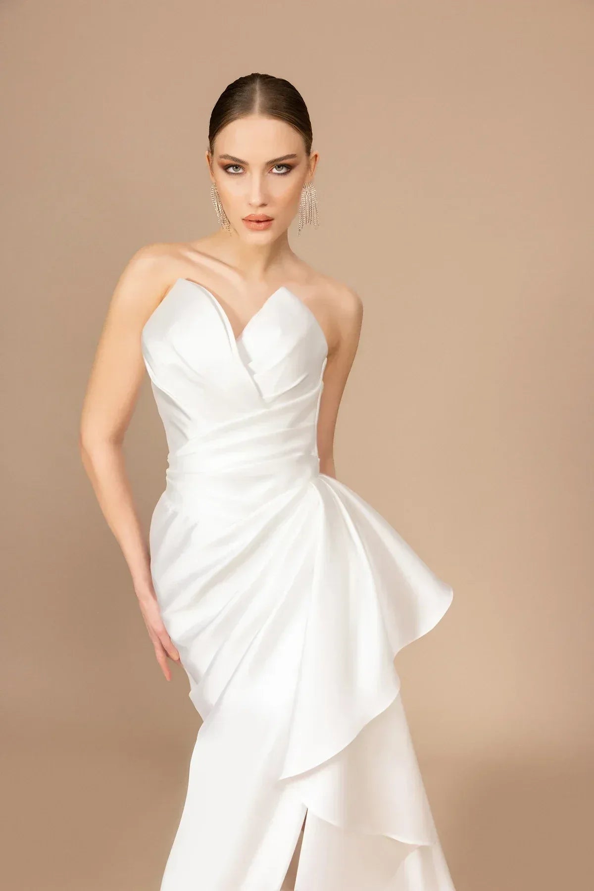 7004-Yırtmaçlı Straplez Yaka Uzun Elbise - Kenzel