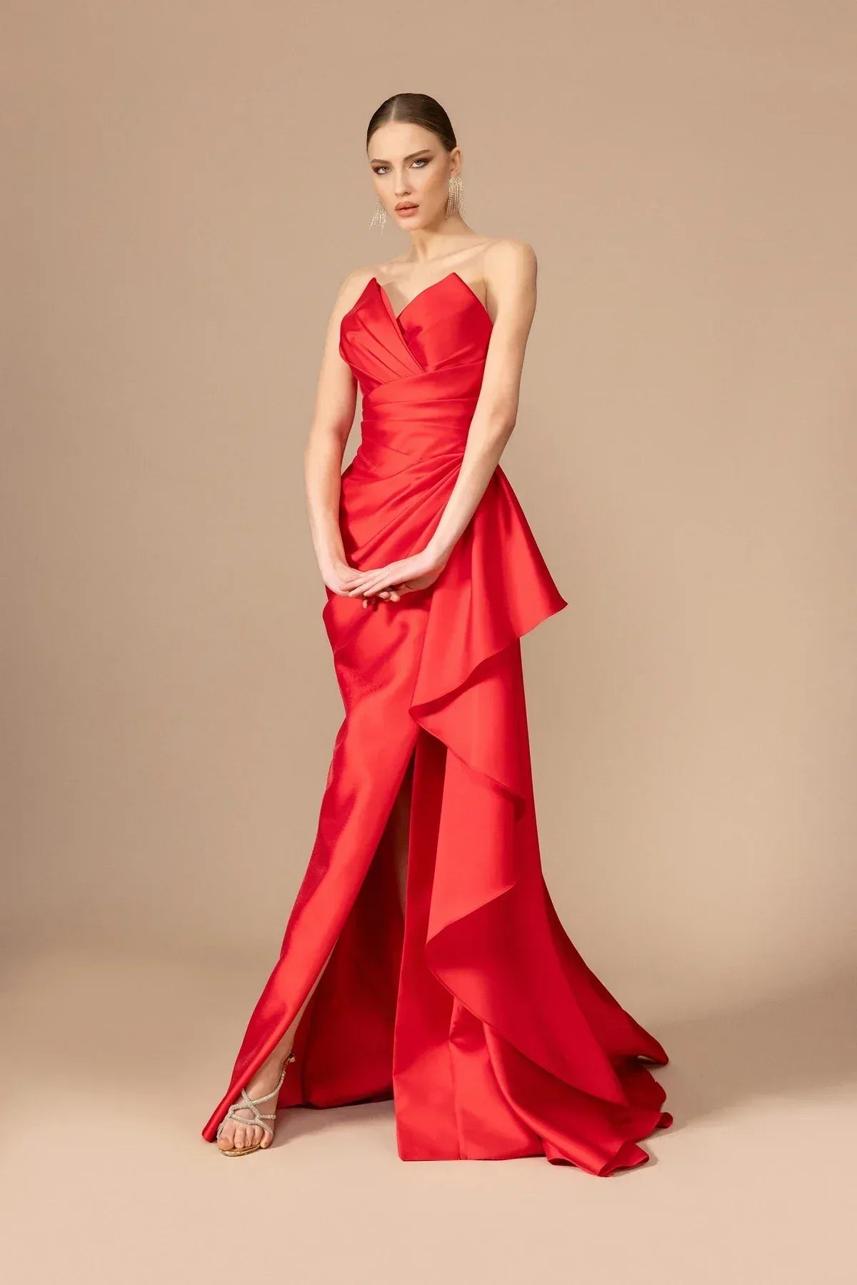 7004-Yırtmaçlı Straplez Yaka Uzun Elbise - Kenzel