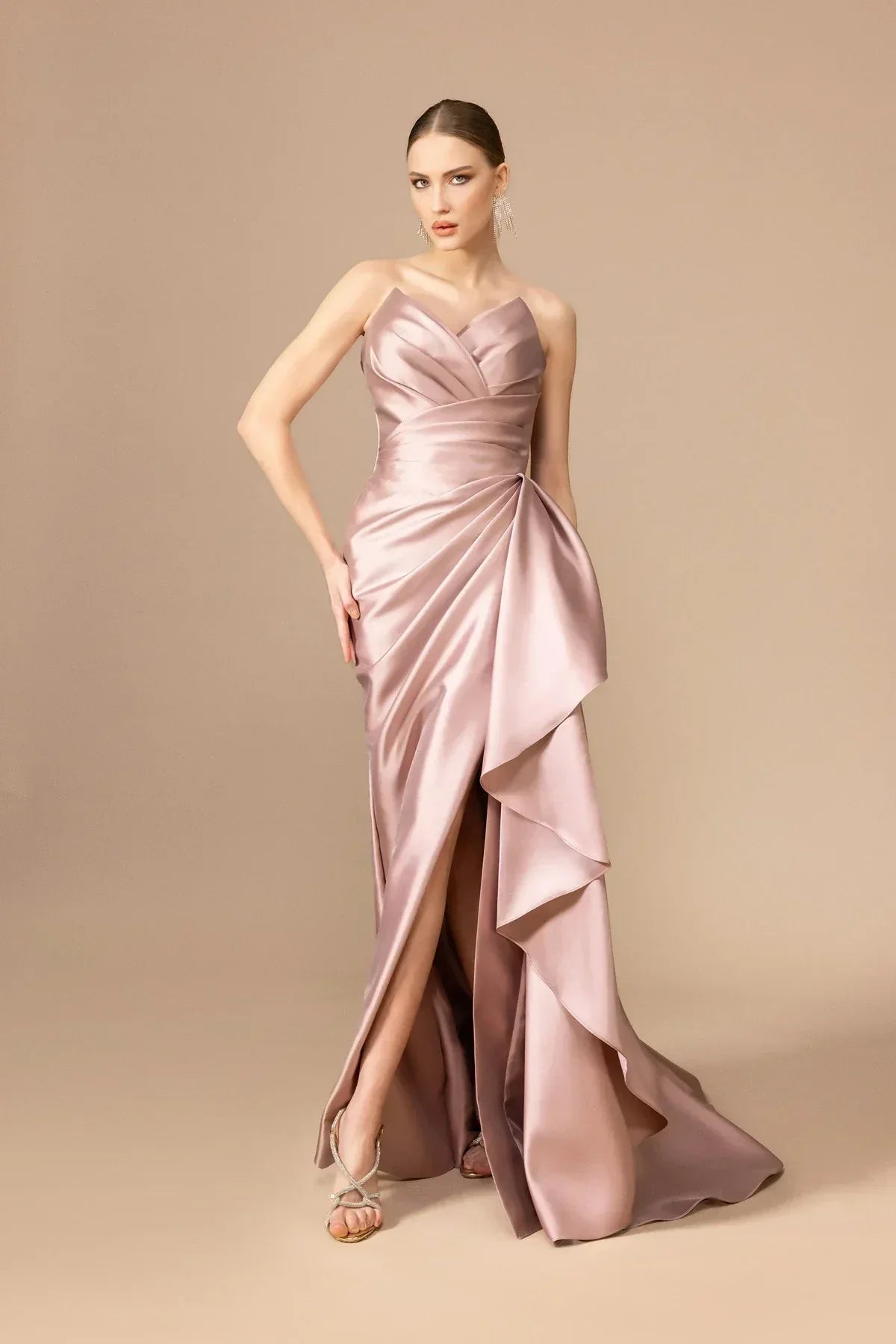 7004-Yırtmaçlı Straplez Yaka Uzun Elbise - Kenzel