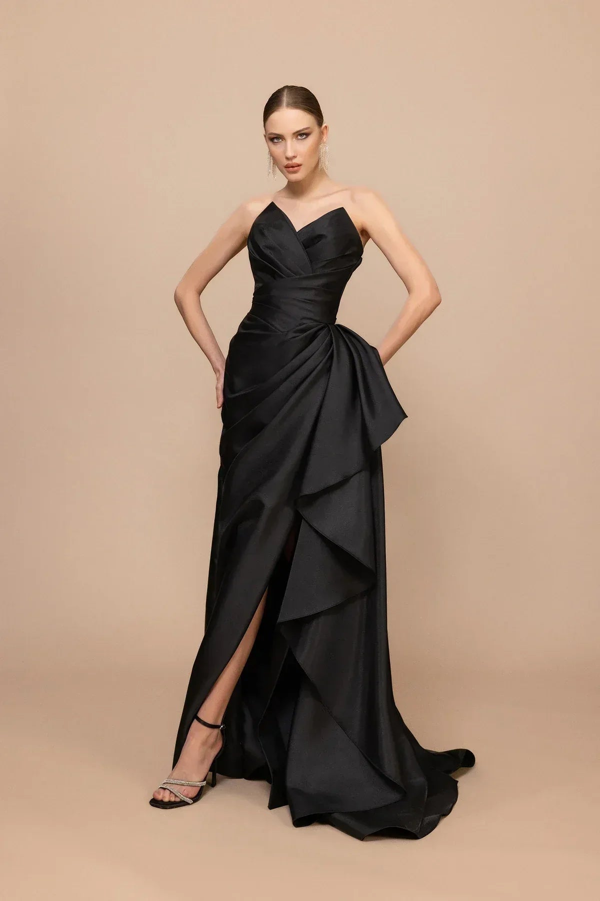 7004-Yırtmaçlı Straplez Yaka Uzun Elbise - Kenzel