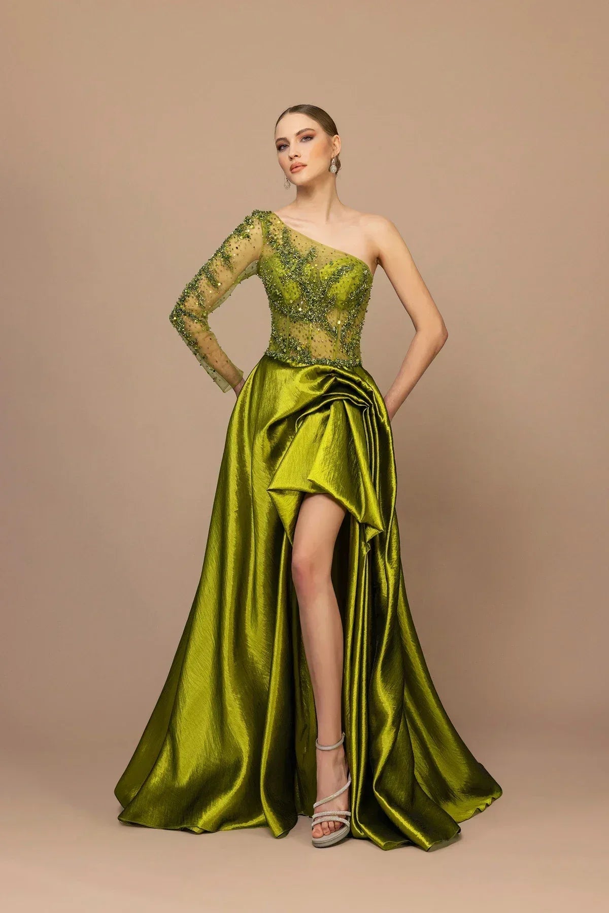 7007-Tek Kol Yırtmaçlı Uzun Abiye Elbise - Kenzel