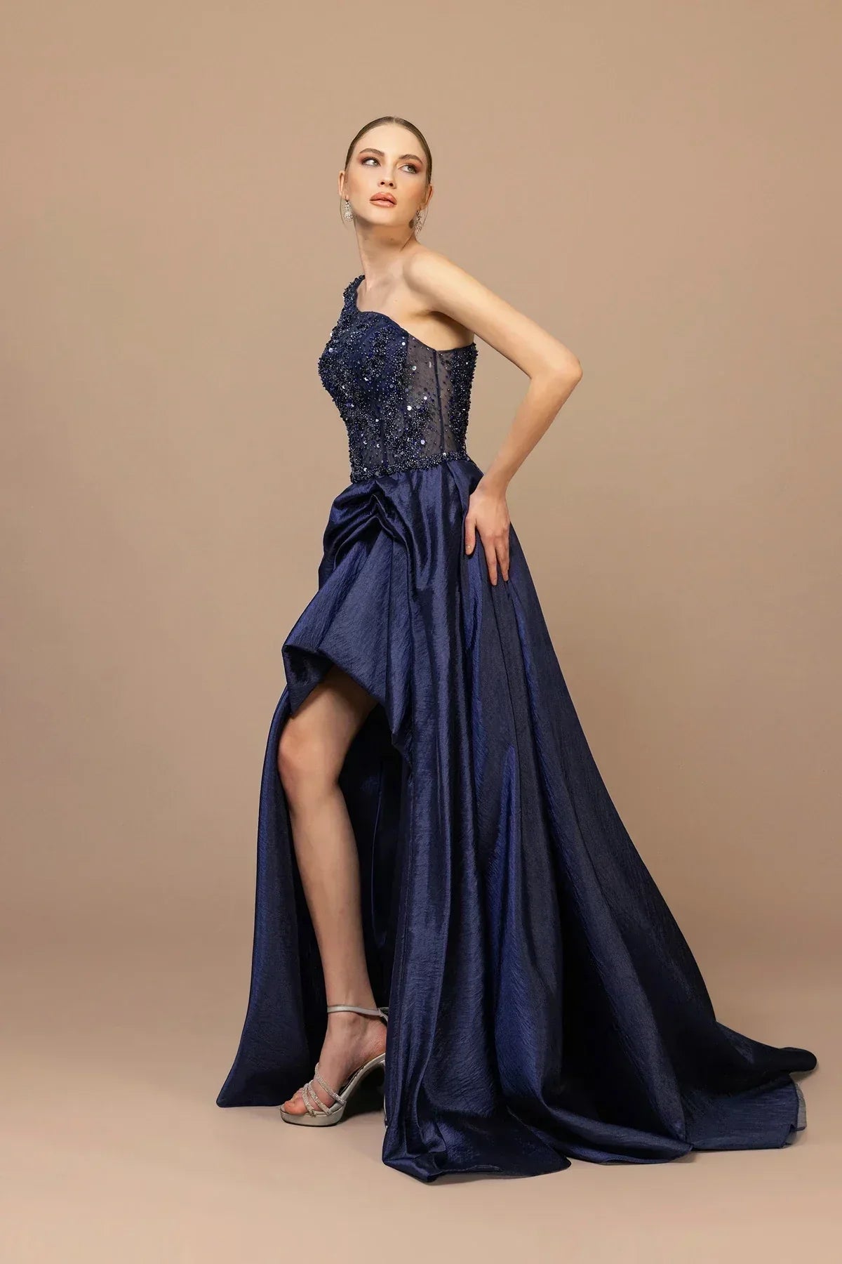 7007-Tek Kol Yırtmaçlı Uzun Abiye Elbise - Kenzel