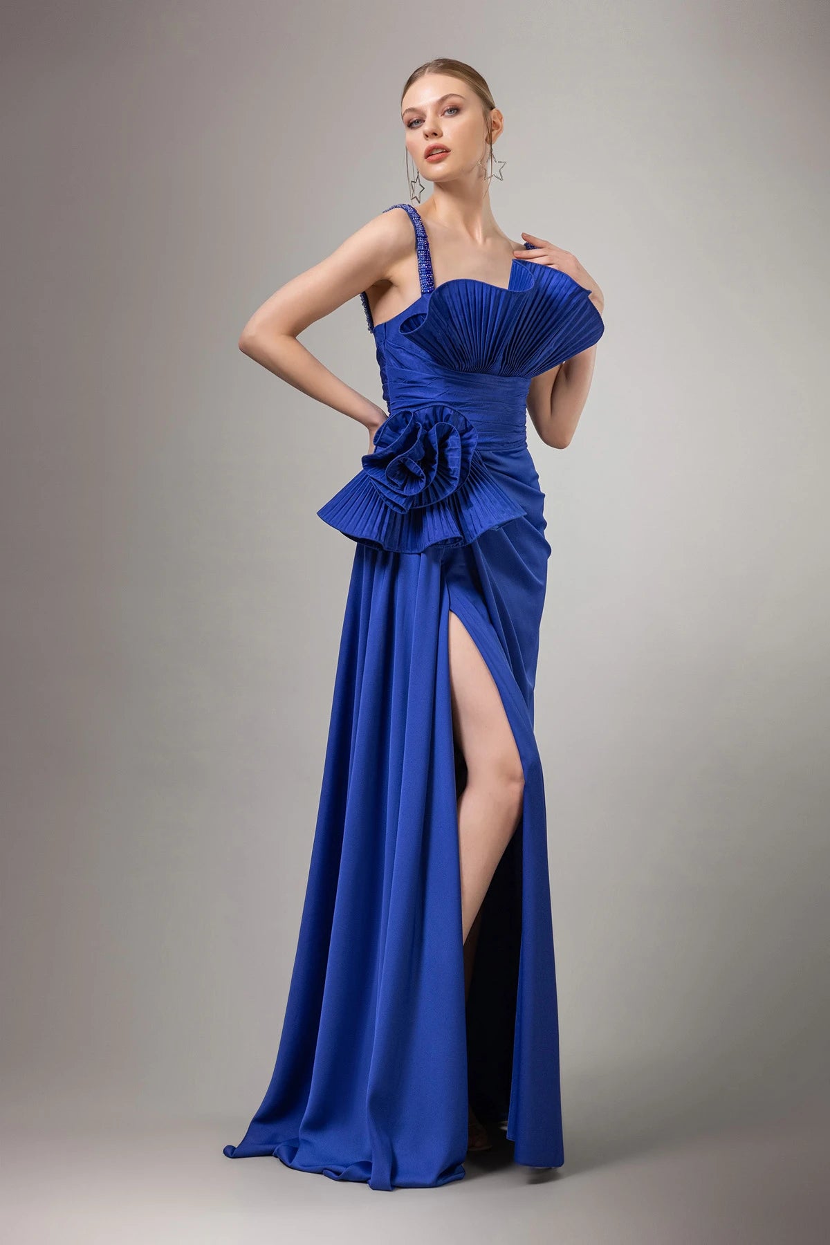 7008 - Yırtmaçlı Askılı Uzun Elbise