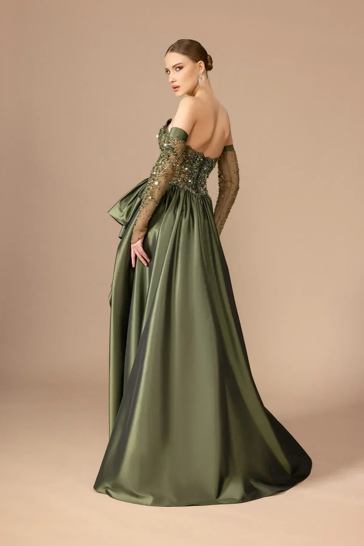 7010-İşleme Detaylı Transparan Kollu Straplez Uzun Elbise - Kenzel