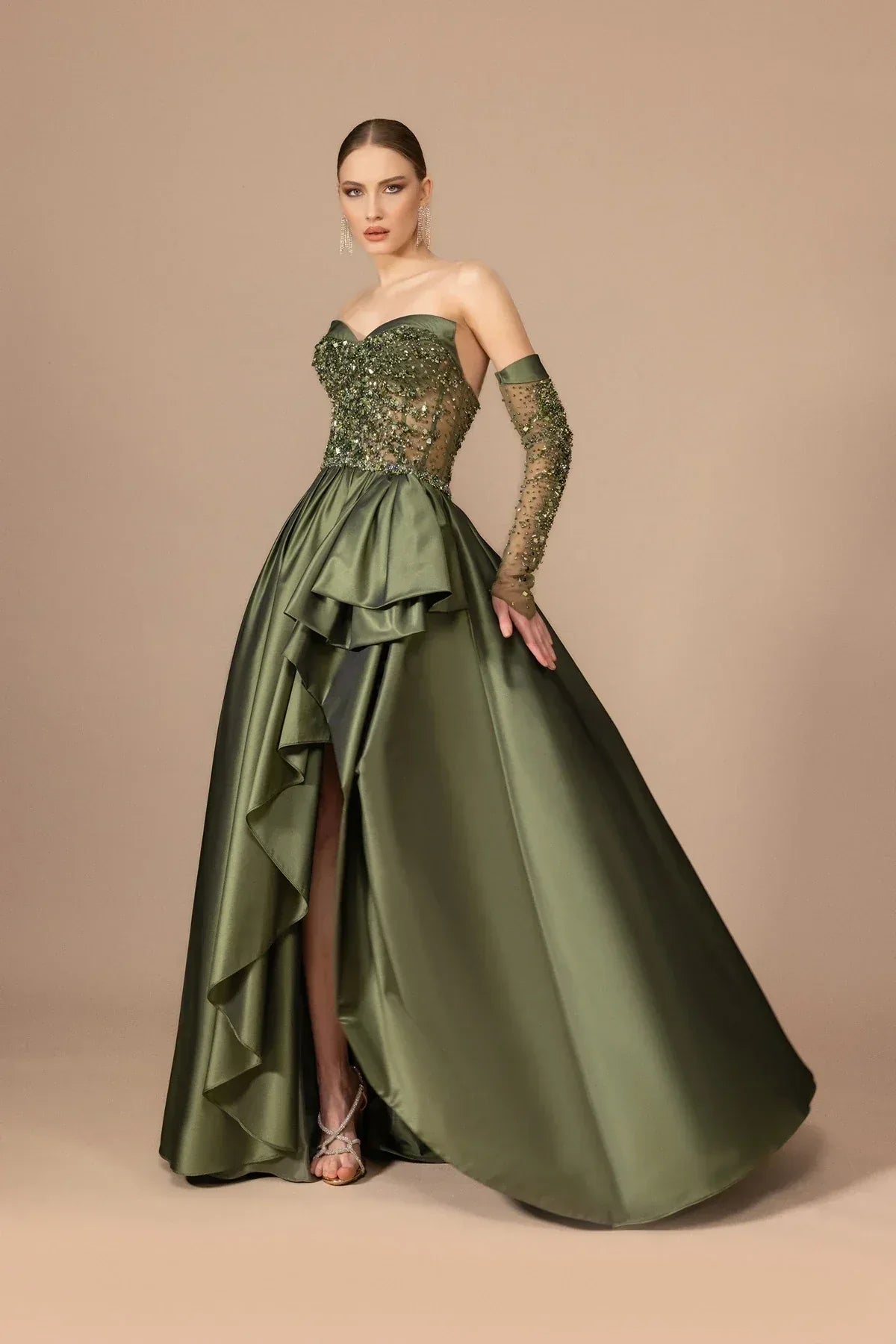 7010-İşleme Detaylı Transparan Kollu Straplez Uzun Elbise - Kenzel