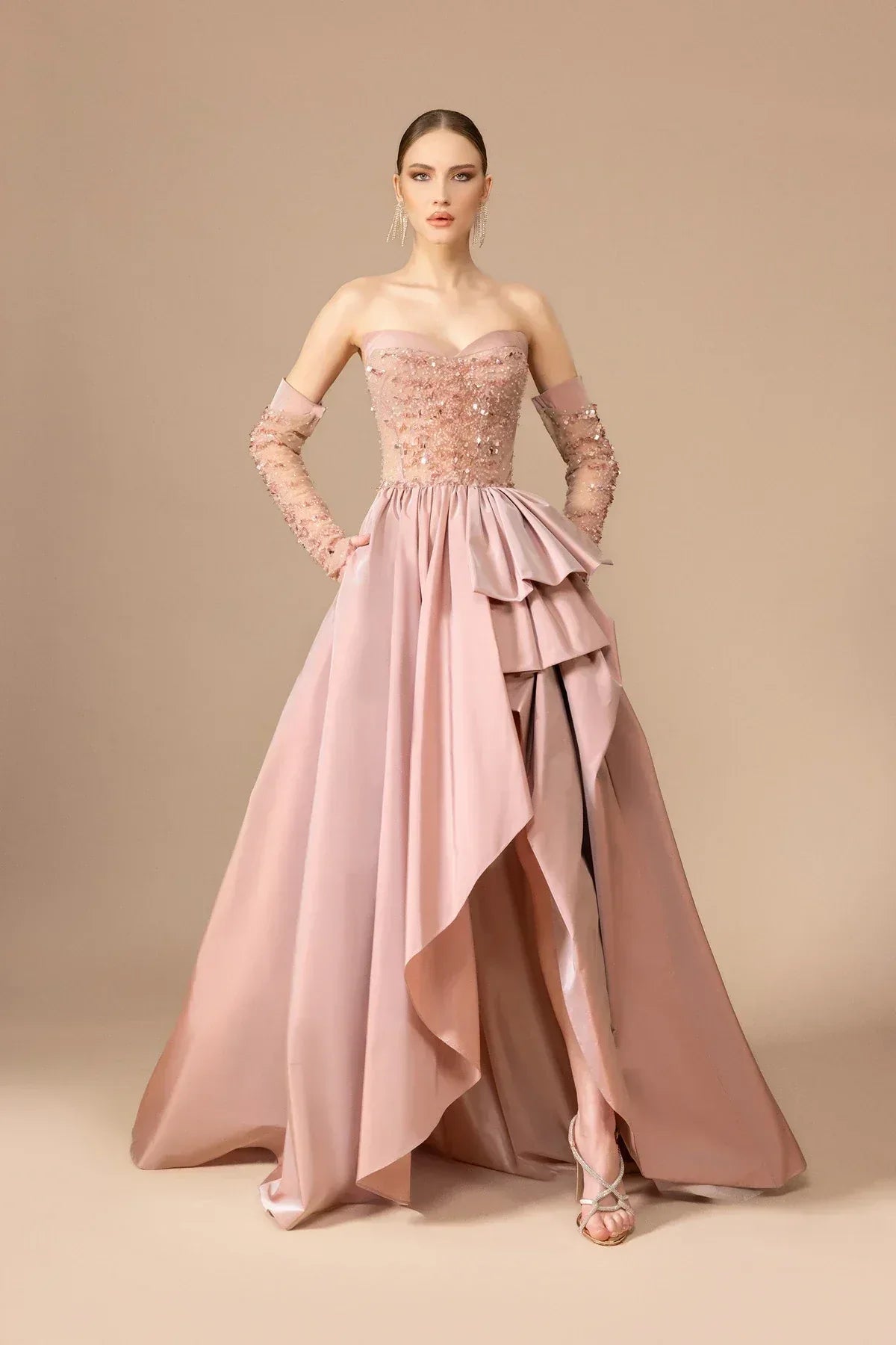 7010-İşleme Detaylı Transparan Kollu Straplez Uzun Elbise - Kenzel