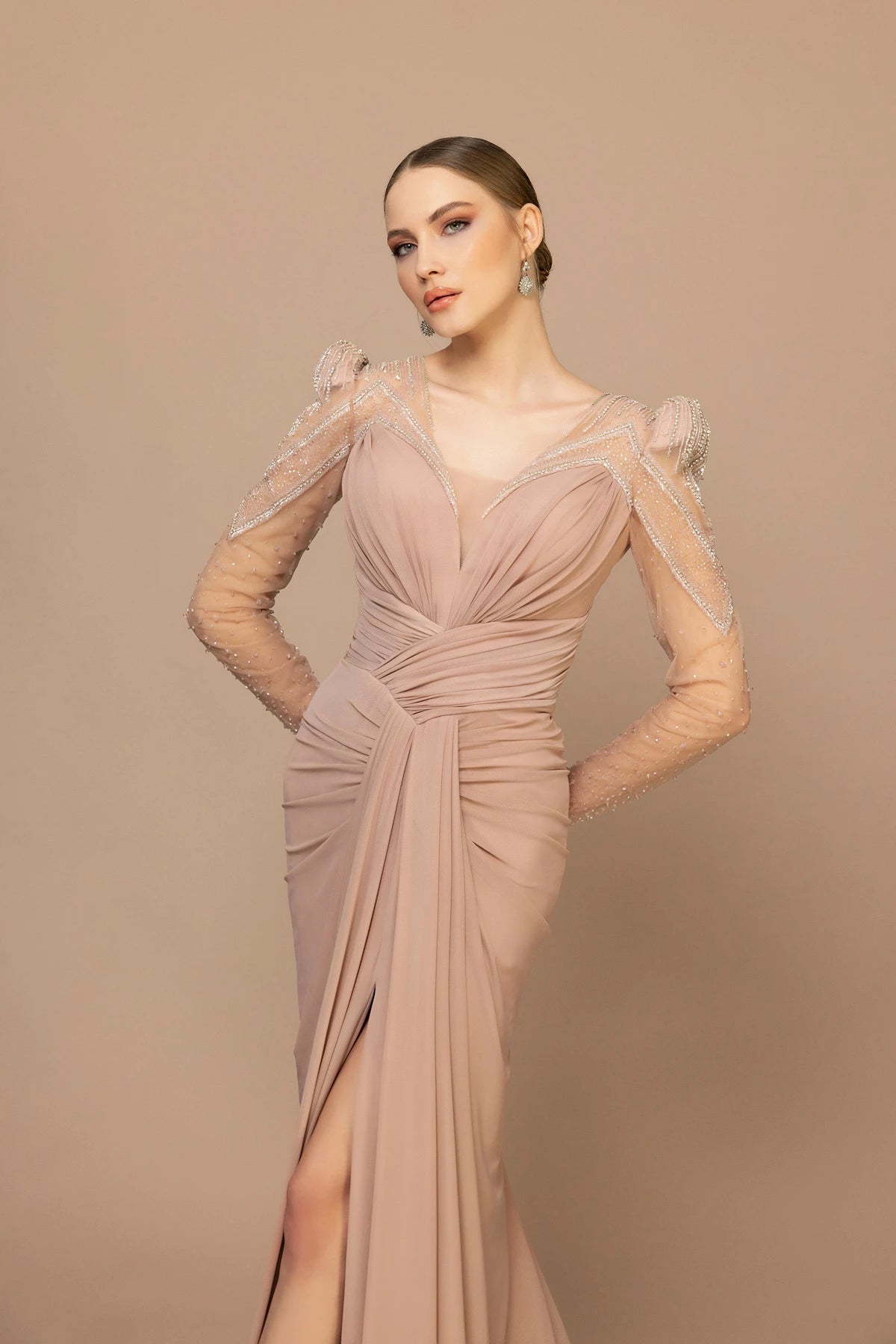 7011-Transparan Kol Yırtmaçlı Uzun Elbise