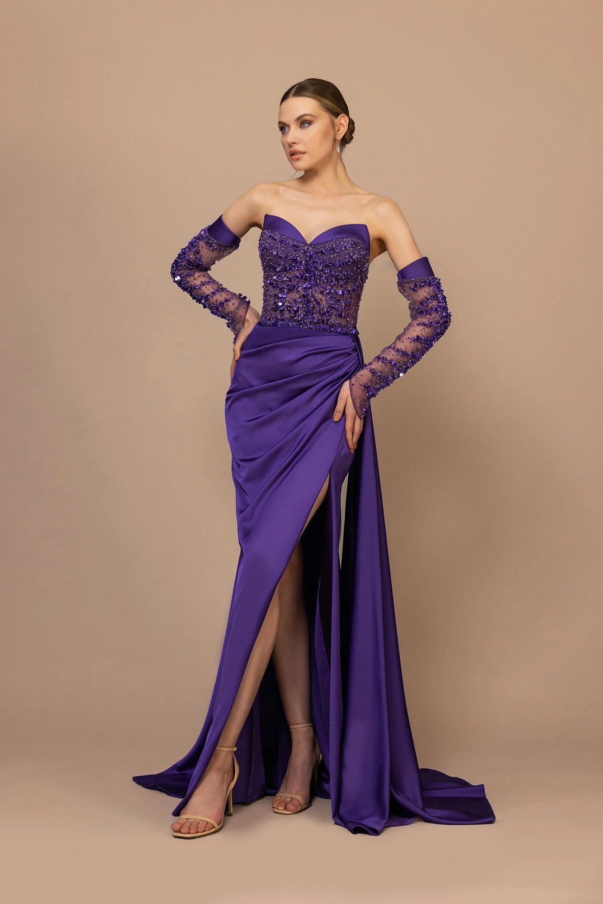 7014-İşleme Detaylı Transparan Kol Straplez Uzun Elbise