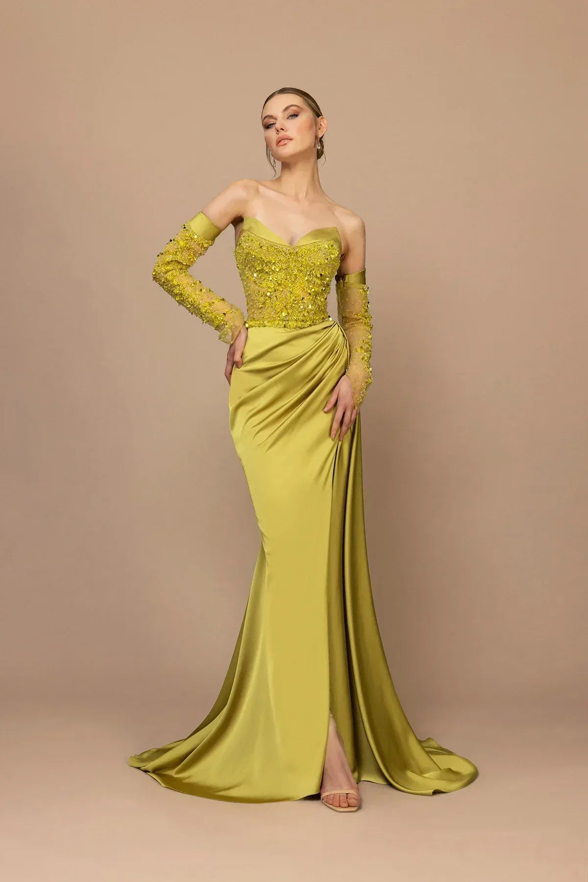 7014-İşleme Detaylı Transparan Kol Straplez Uzun Elbise - Kenzel