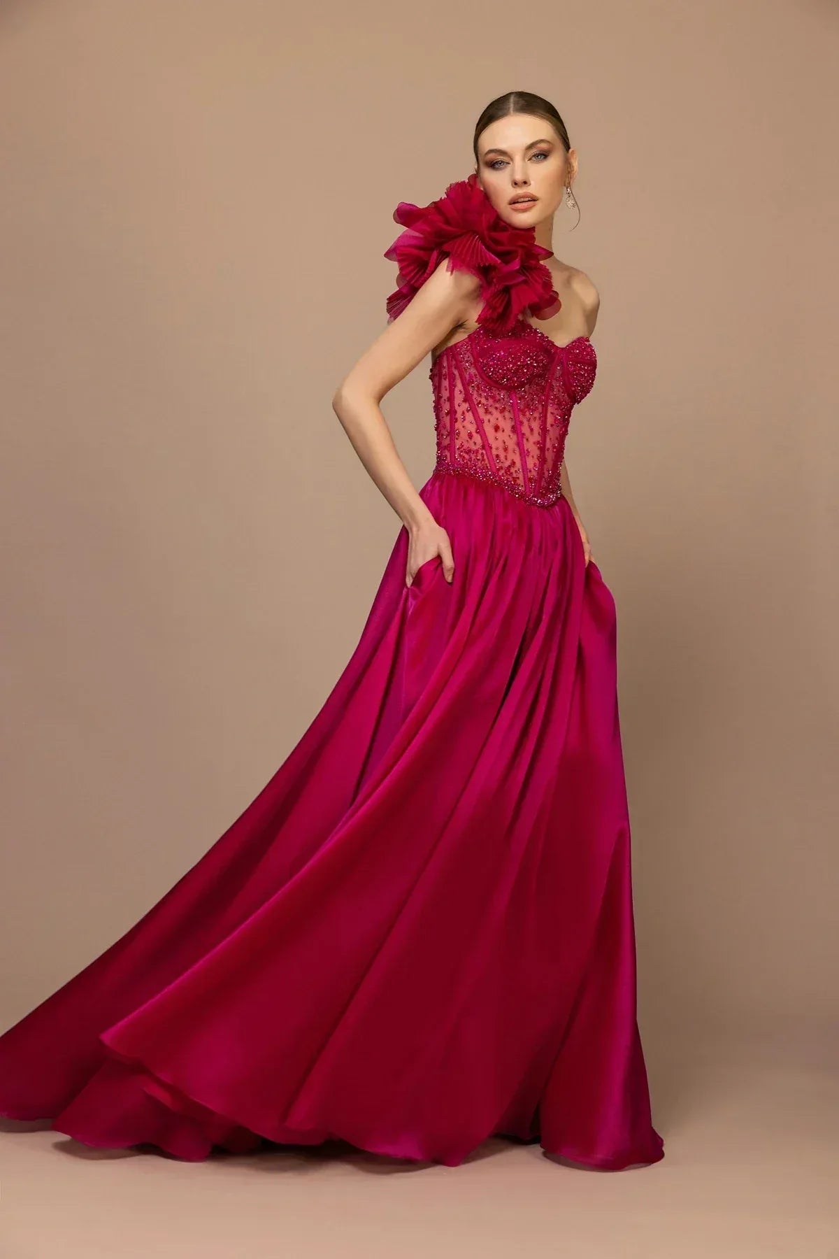 7024-Plise Garnili Omuz Çiçeği Detaylı İşlemeli Uzun Elbise - Kenzel