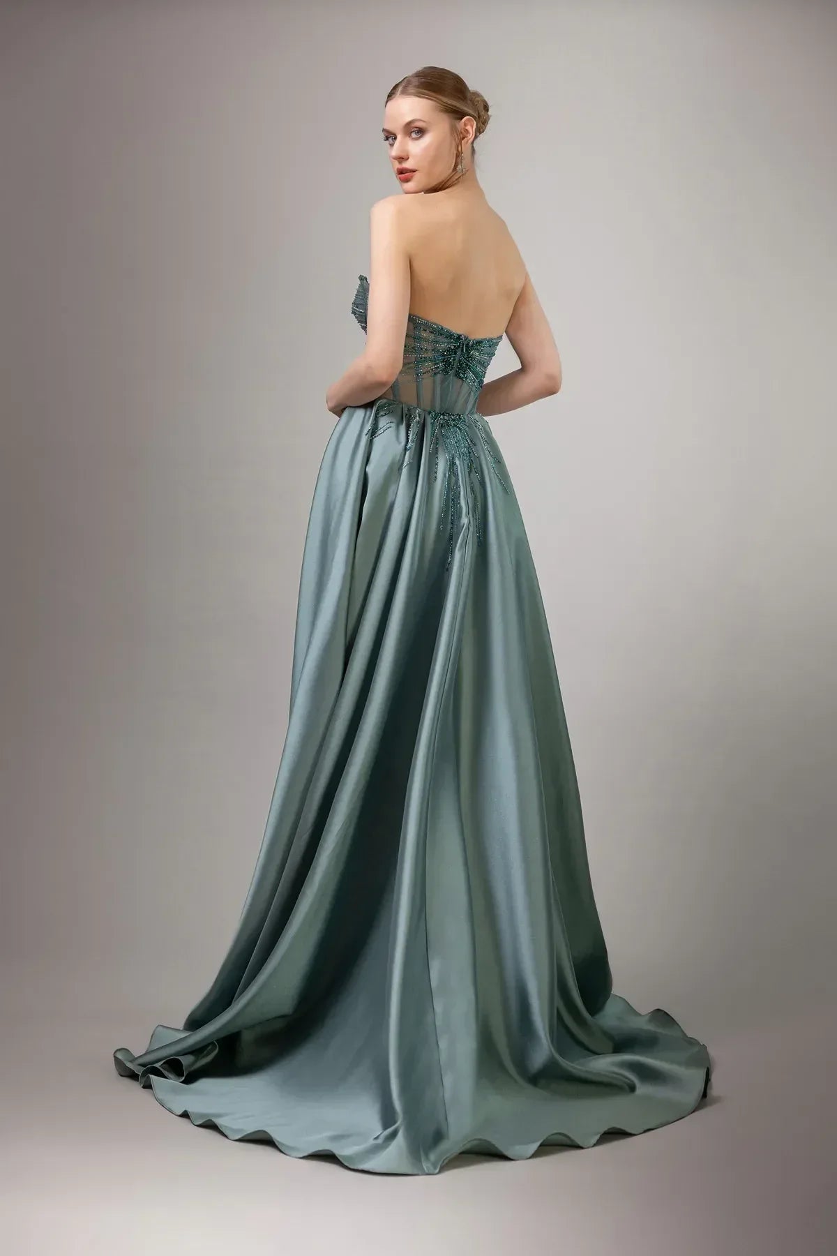 7029-İşleme Detaylı Straplez Önü Kısa Arkası Uzun Elbise - Kenzel