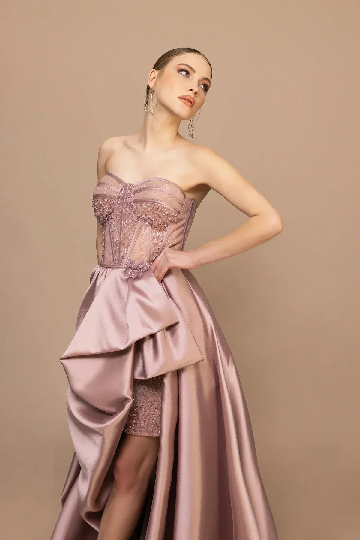 7034-İşleme Detaylı Straplez Yırtmaçlı Uzun Elbise - Kenzel