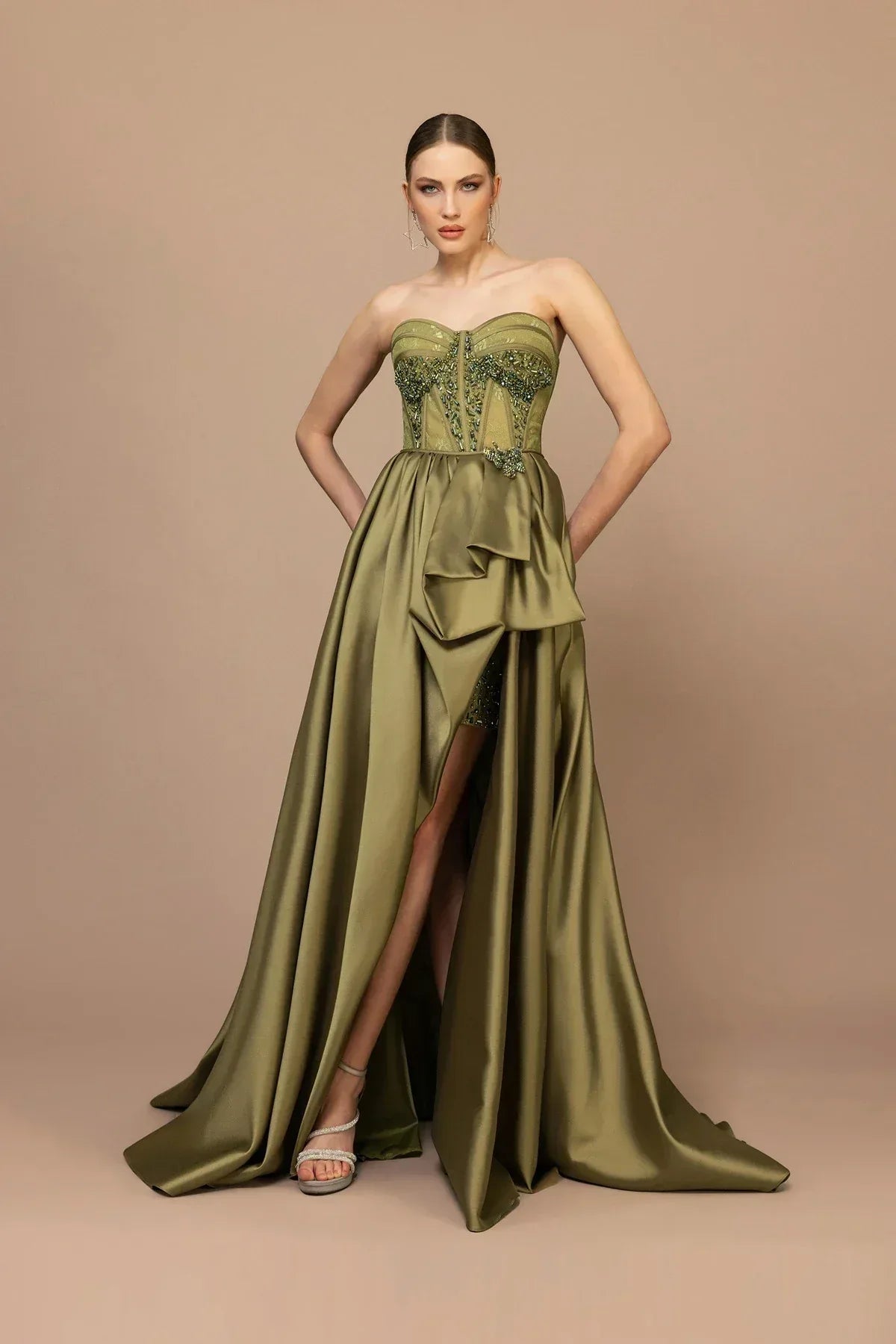 7034-İşleme Detaylı Straplez Yırtmaçlı Uzun Elbise - Kenzel