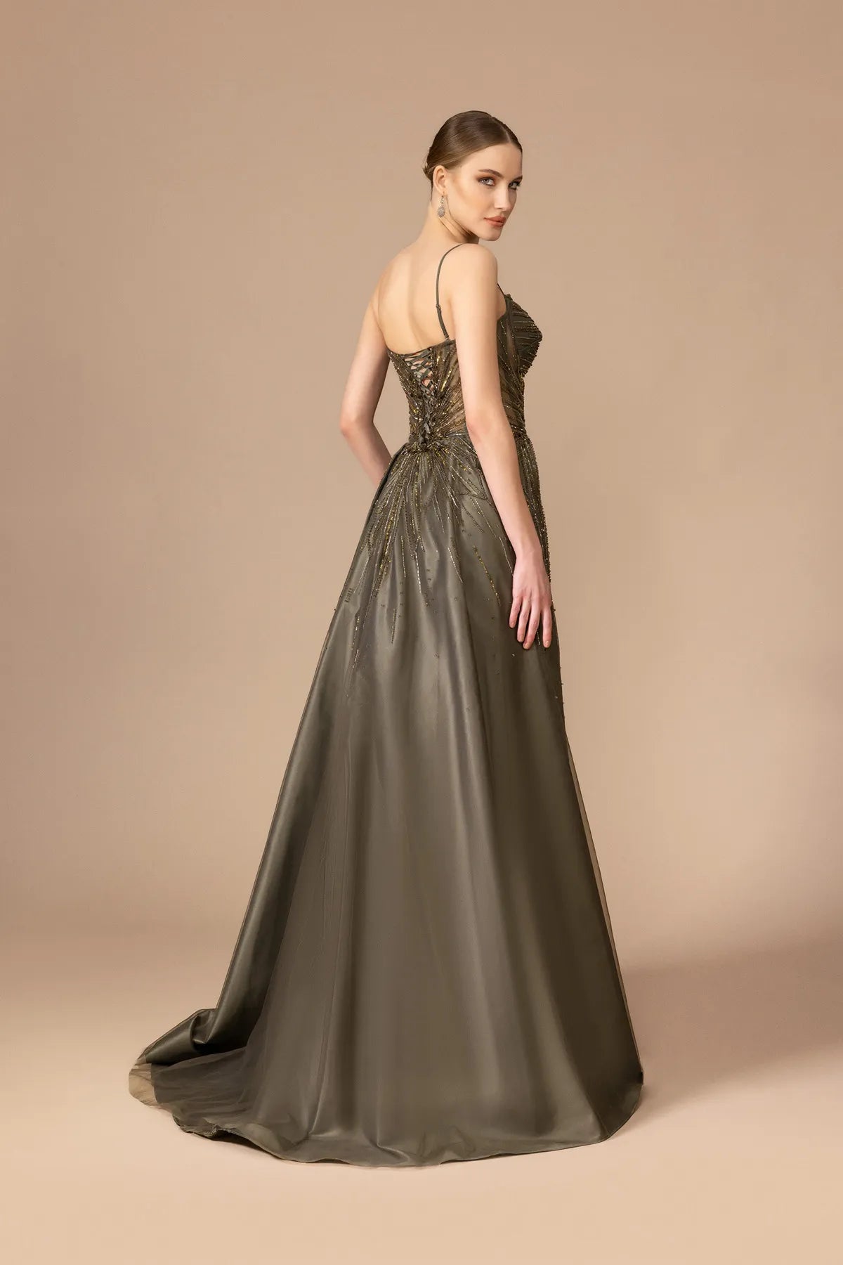 7036-Askılı İşlemeli Uzun Elbise