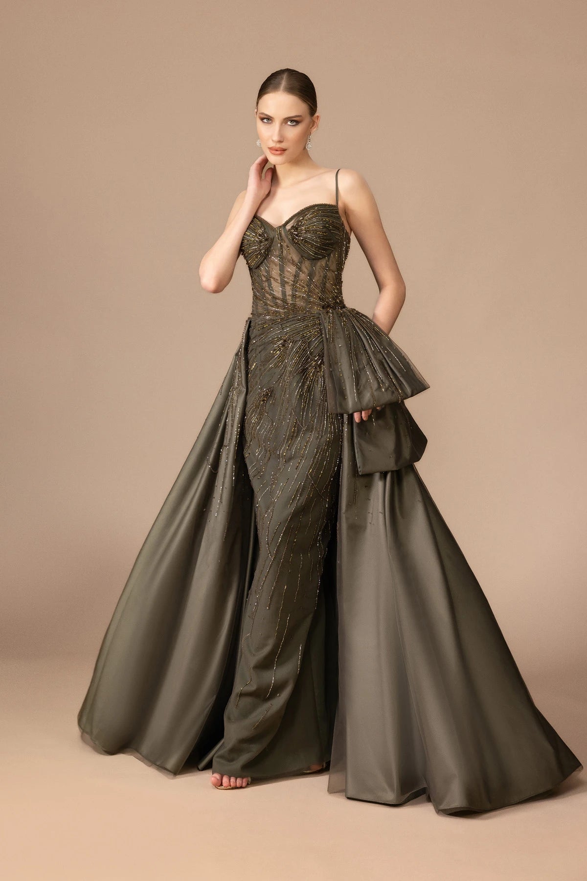 7036-Askılı İşlemeli Uzun Elbise