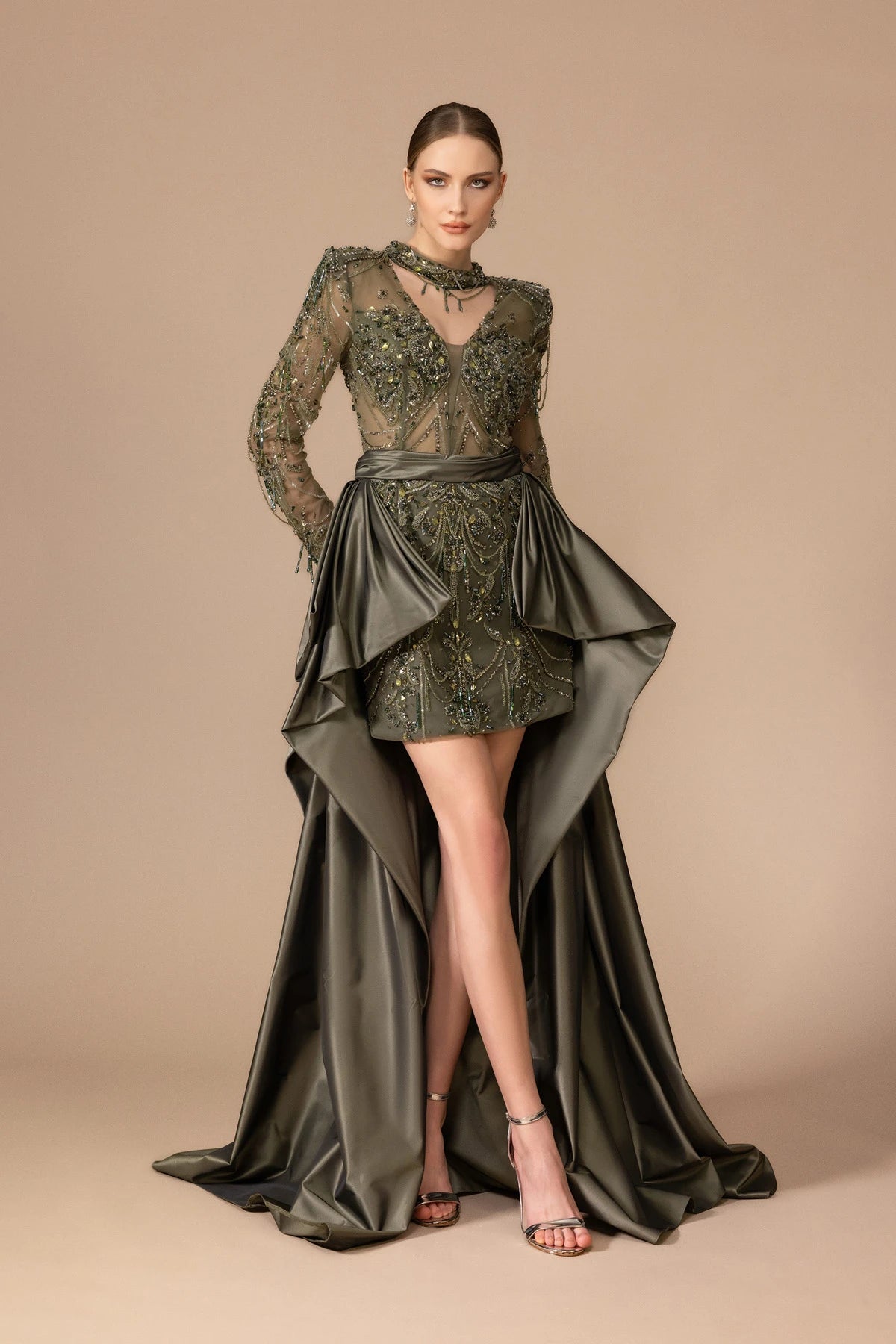 7037-İşlemeli Önü Kısa Arkası Uzun Elbise