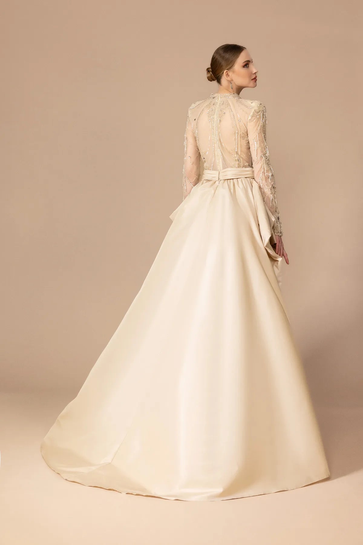 7037-İşlemeli Önü Kısa Arkası Uzun Elbise