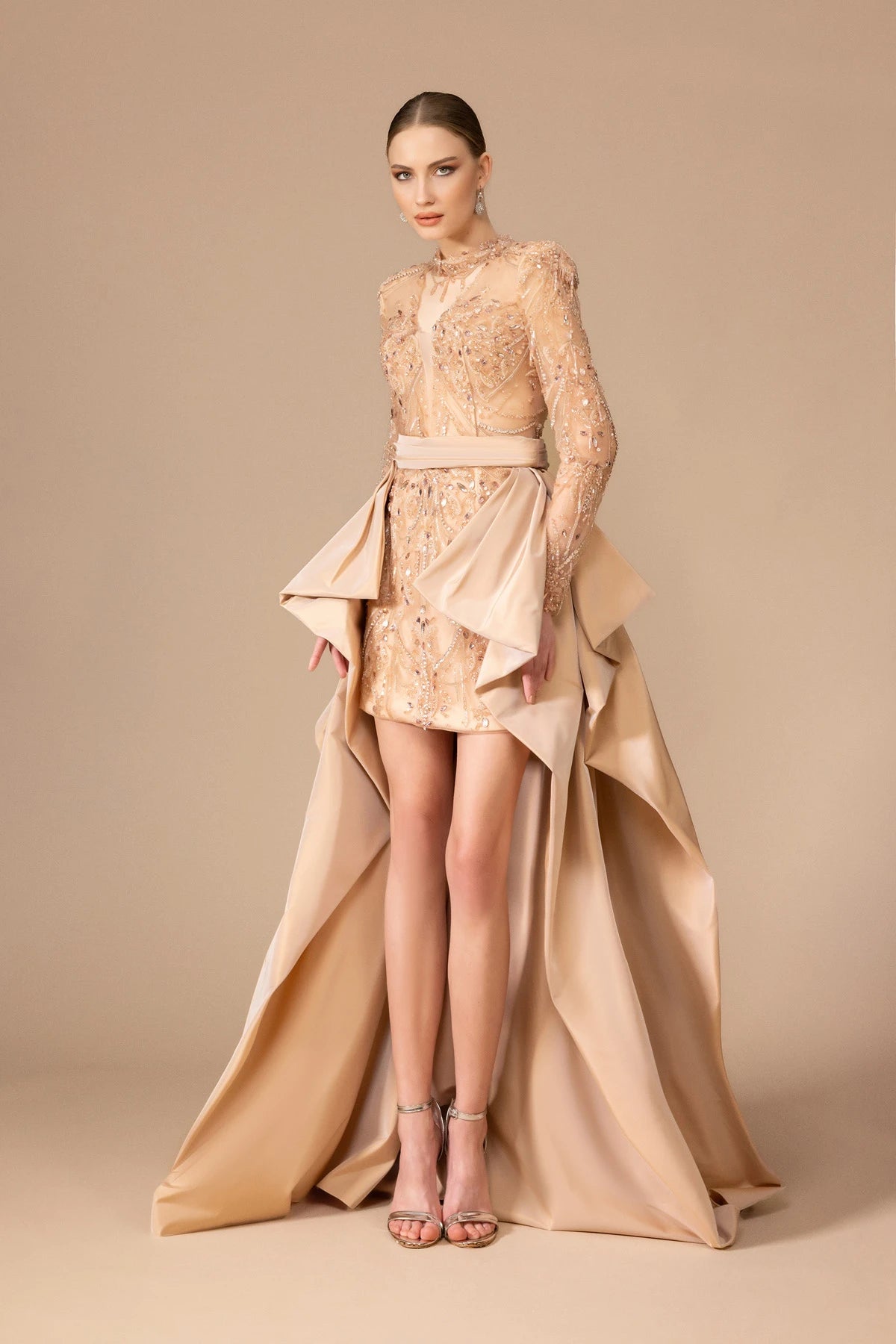 7037-İşlemeli Önü Kısa Arkası Uzun Elbise