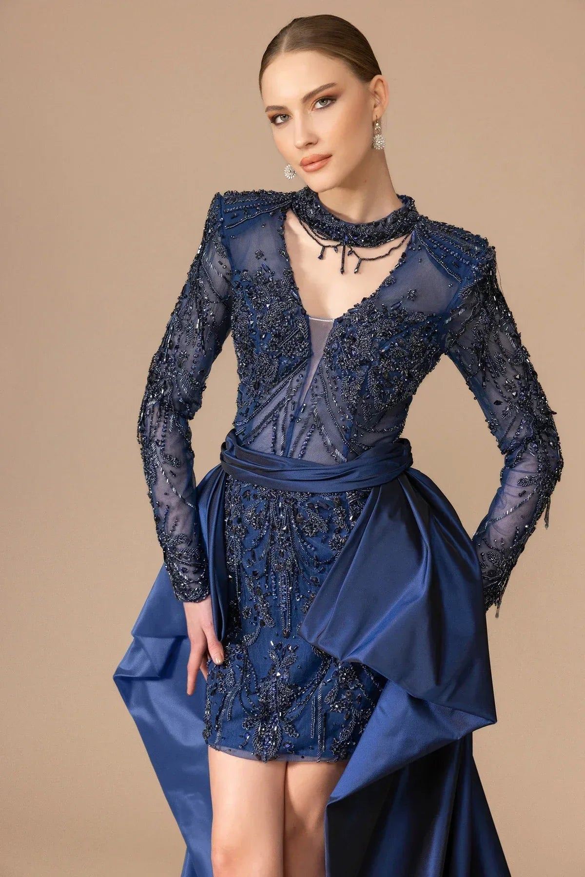 7037-İşlemeli Önü Kısa Arkası Uzun Elbise - Kenzel