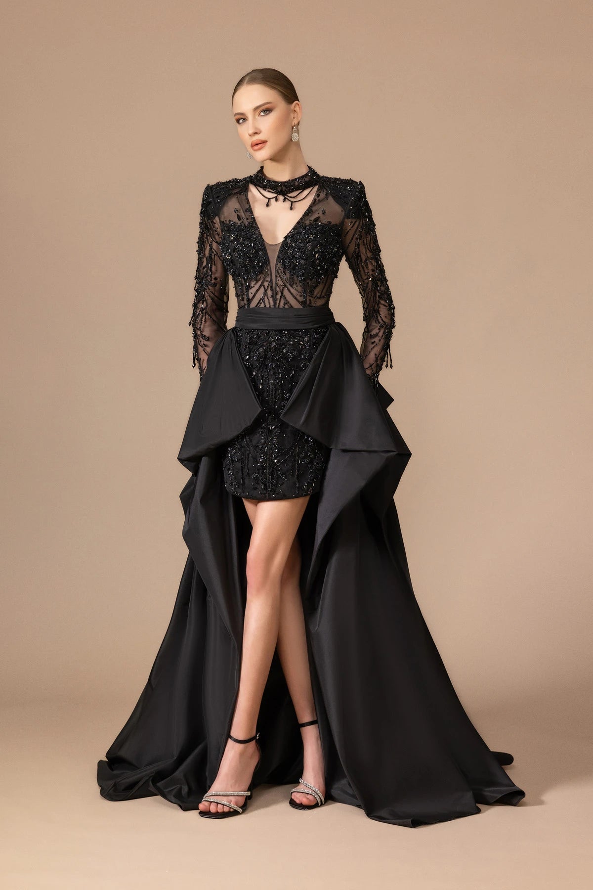 7037-İşlemeli Önü Kısa Arkası Uzun Elbise