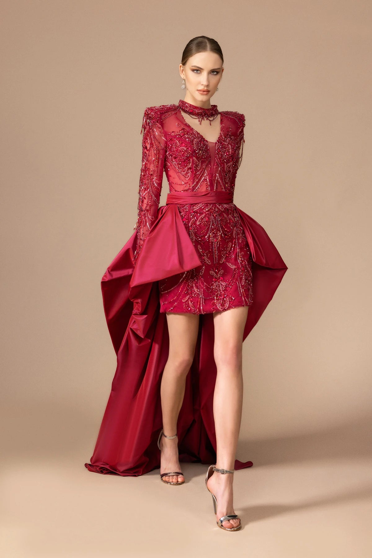 7037-İşlemeli Önü Kısa Arkası Uzun Elbise