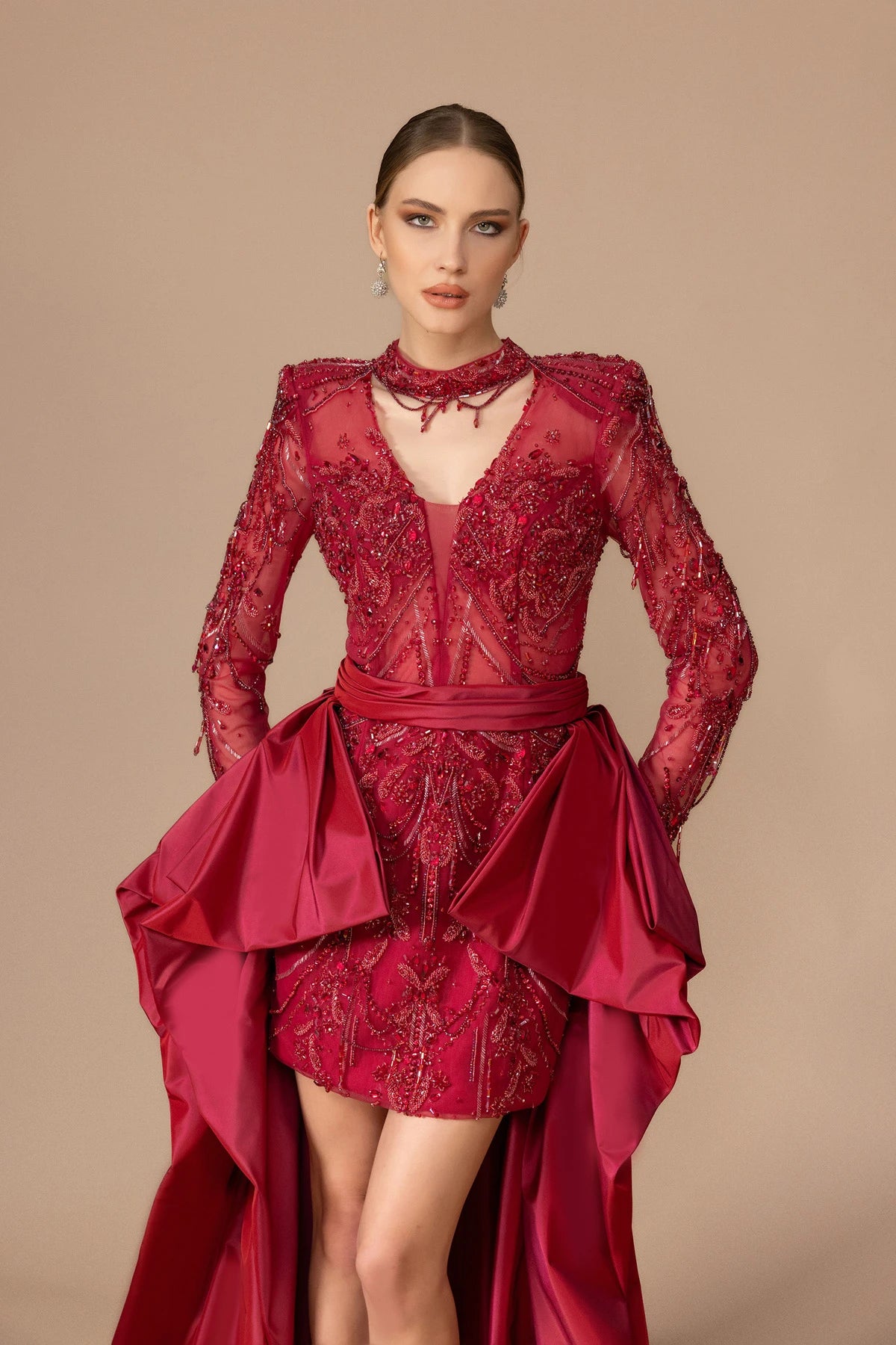 7037-İşlemeli Önü Kısa Arkası Uzun Elbise