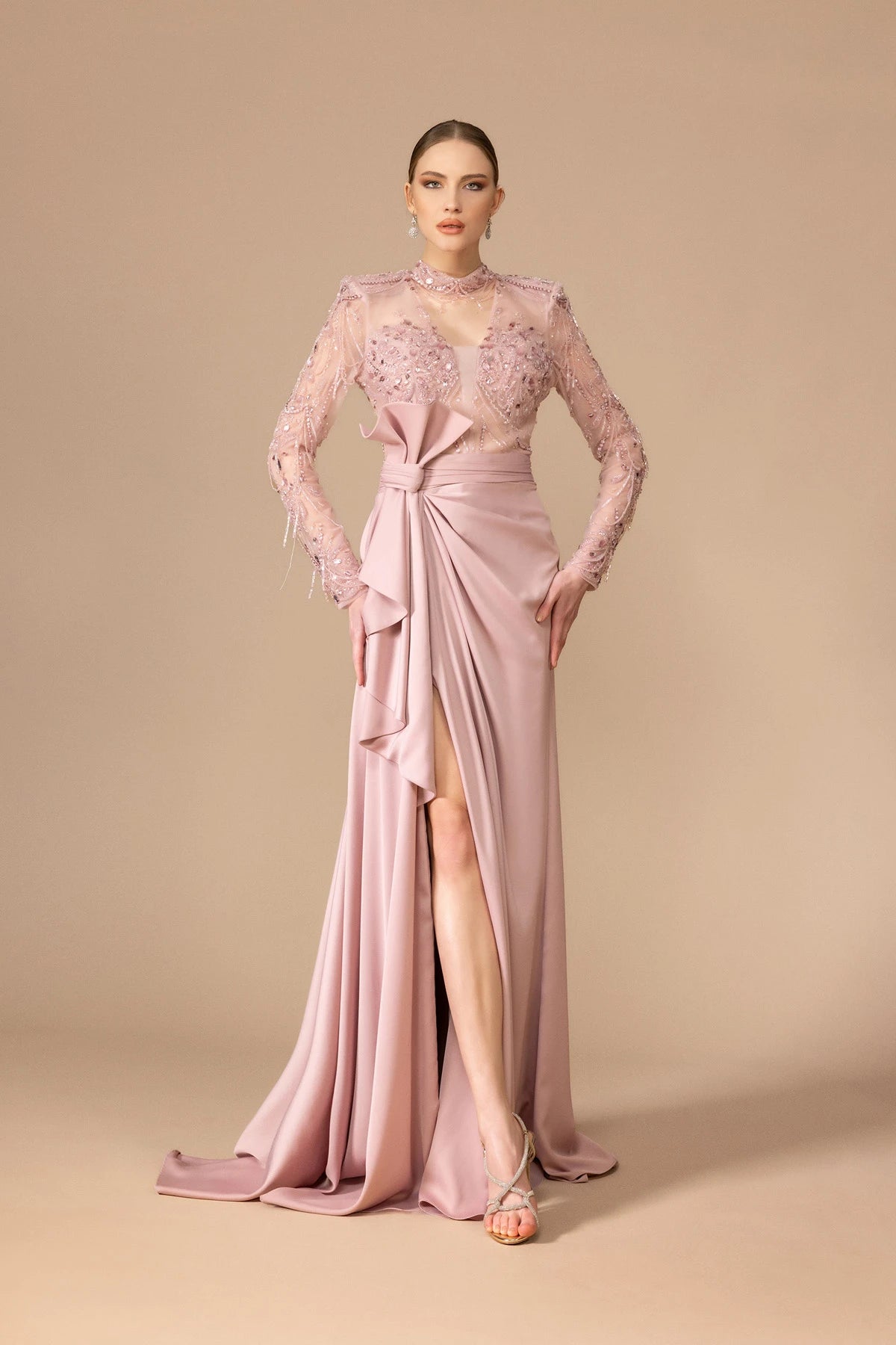 7039 - Uzun Kollu Yırtmaçlı Uzun Elbise